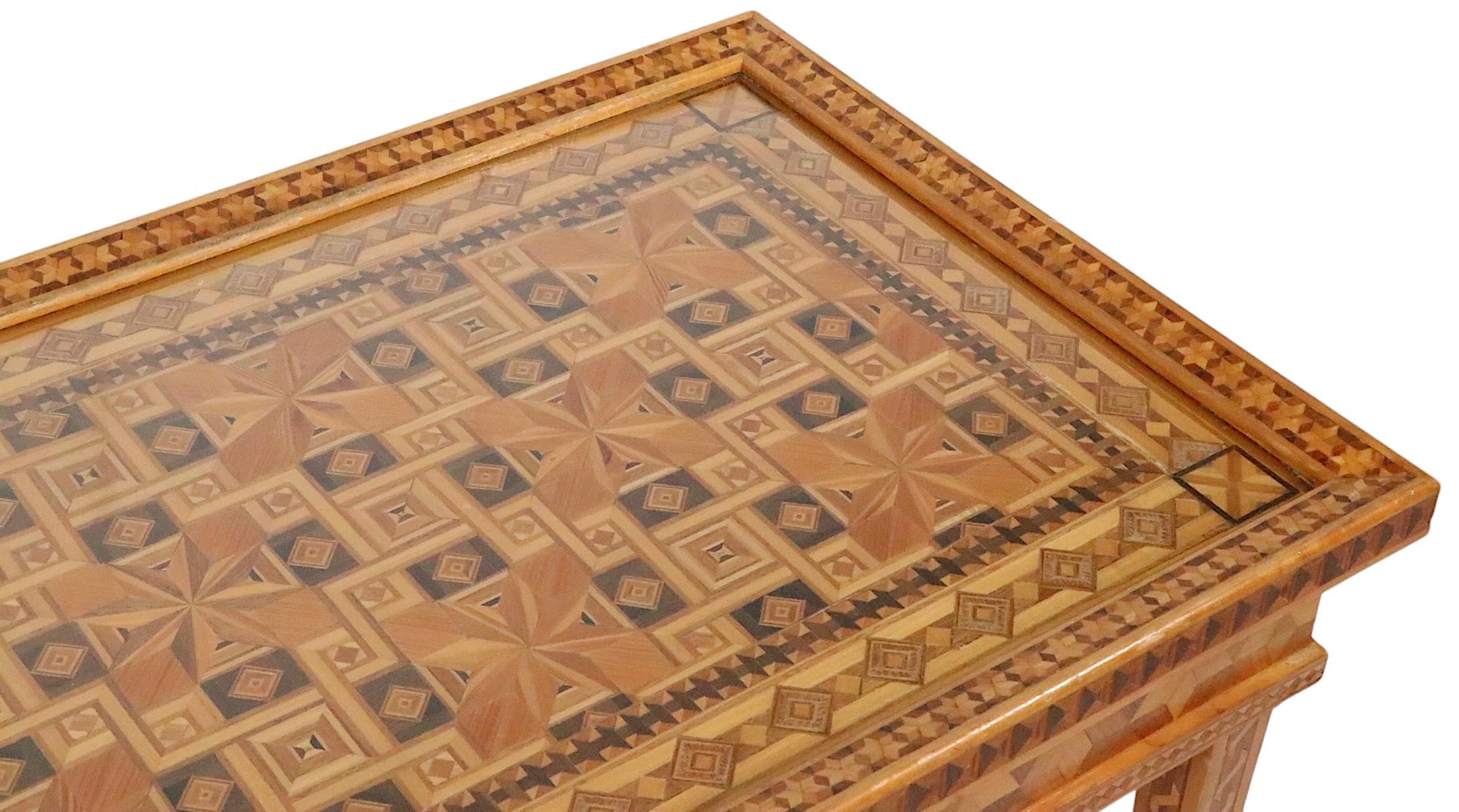 Table basse en marqueterie de style anglo-indien avec plateau  c. 1930/50's en vente 7
