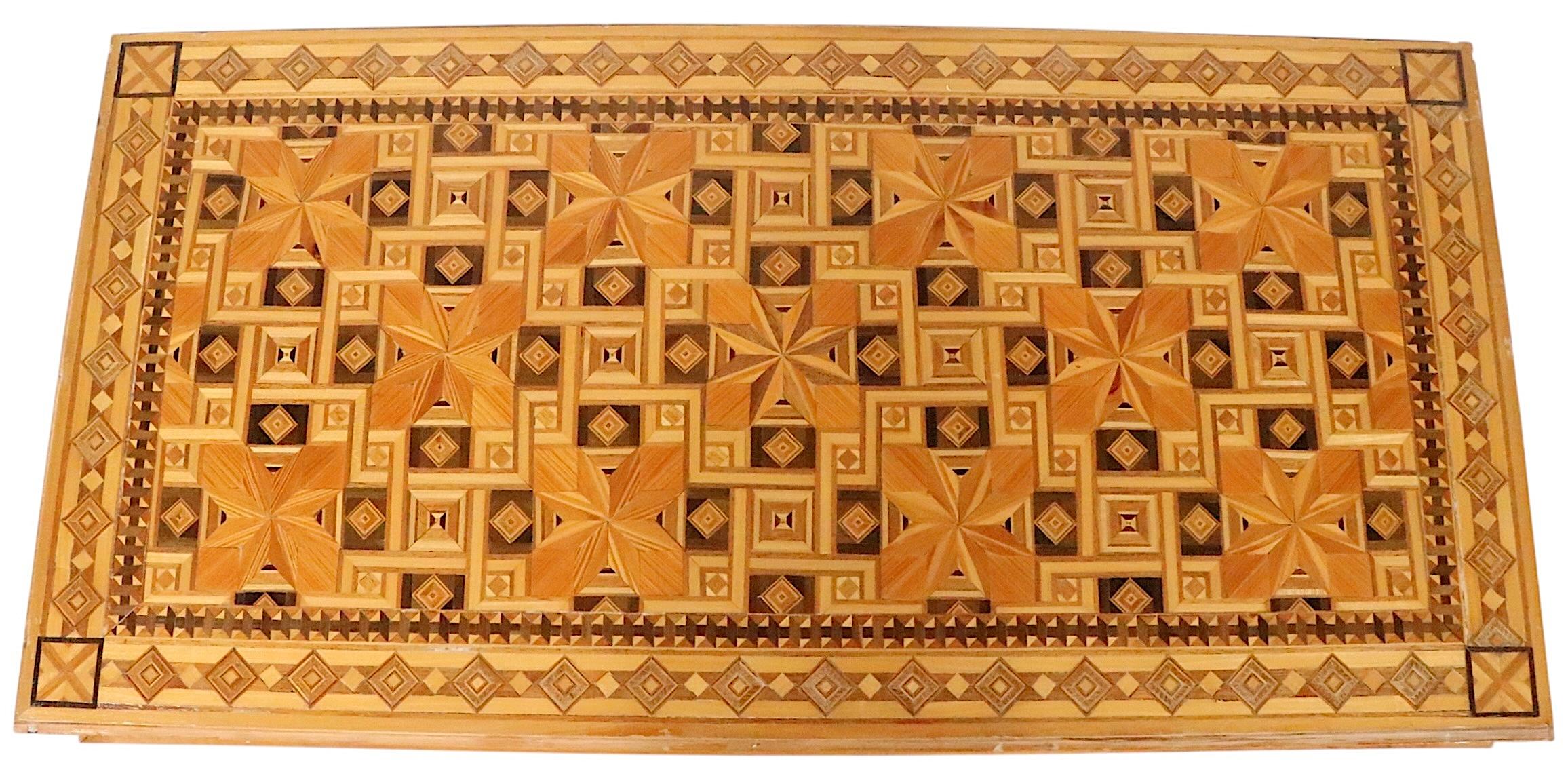 Table basse en marqueterie de style anglo-indien avec plateau  c. 1930/50's en vente 8