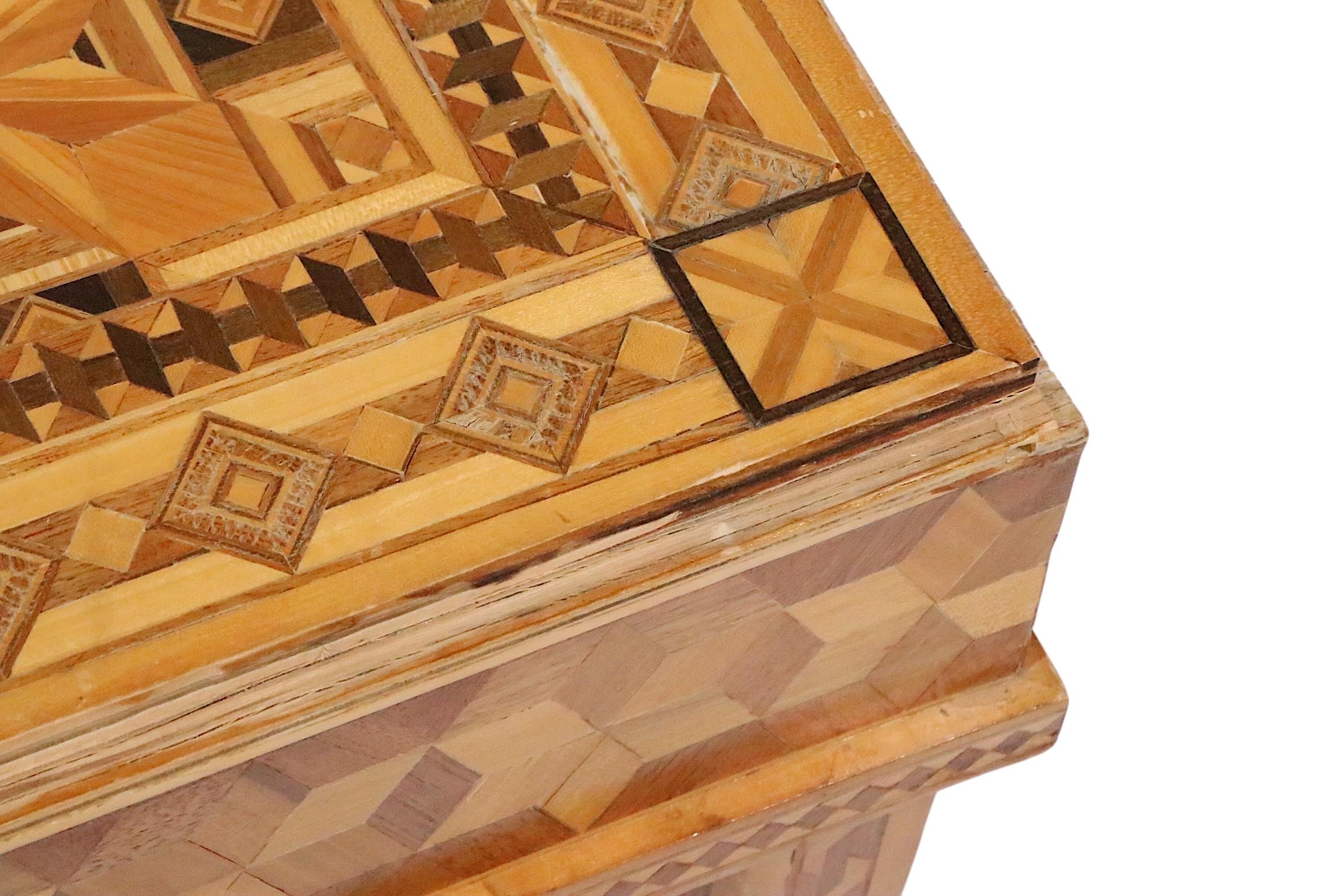 Table basse en marqueterie de style anglo-indien avec plateau  c. 1930/50's en vente 11
