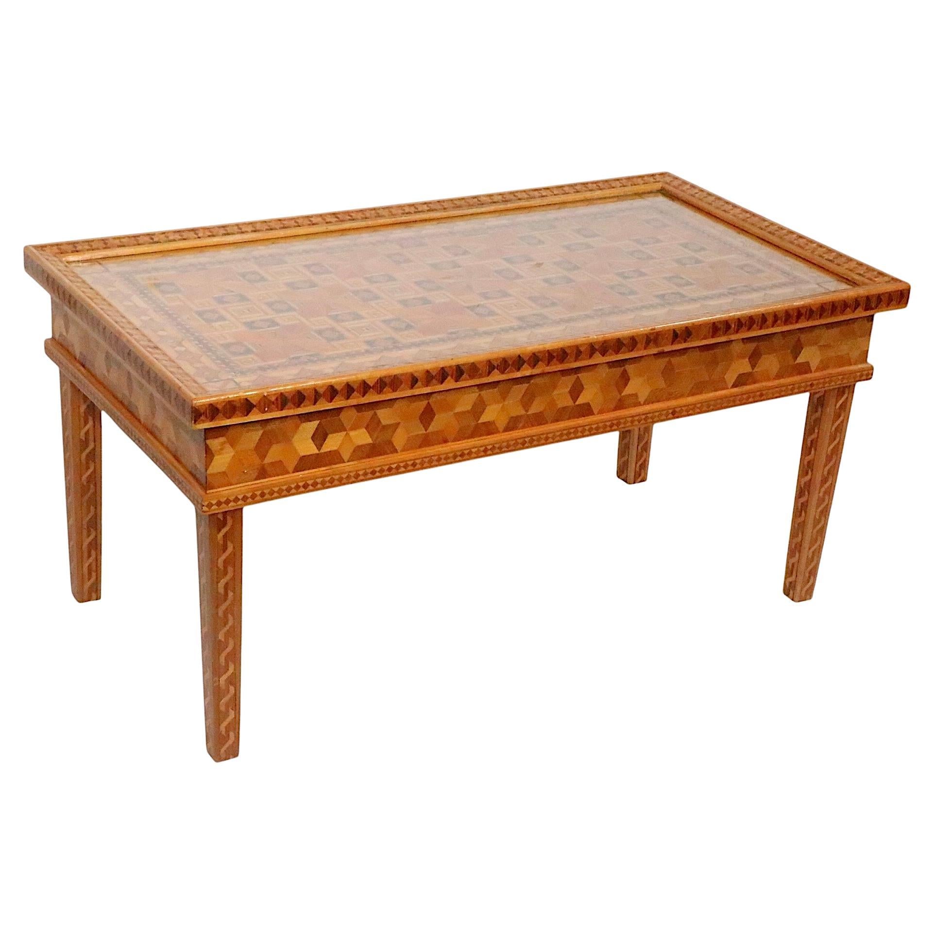 Anglo-indien Table basse en marqueterie de style anglo-indien avec plateau  c. 1930/50's en vente