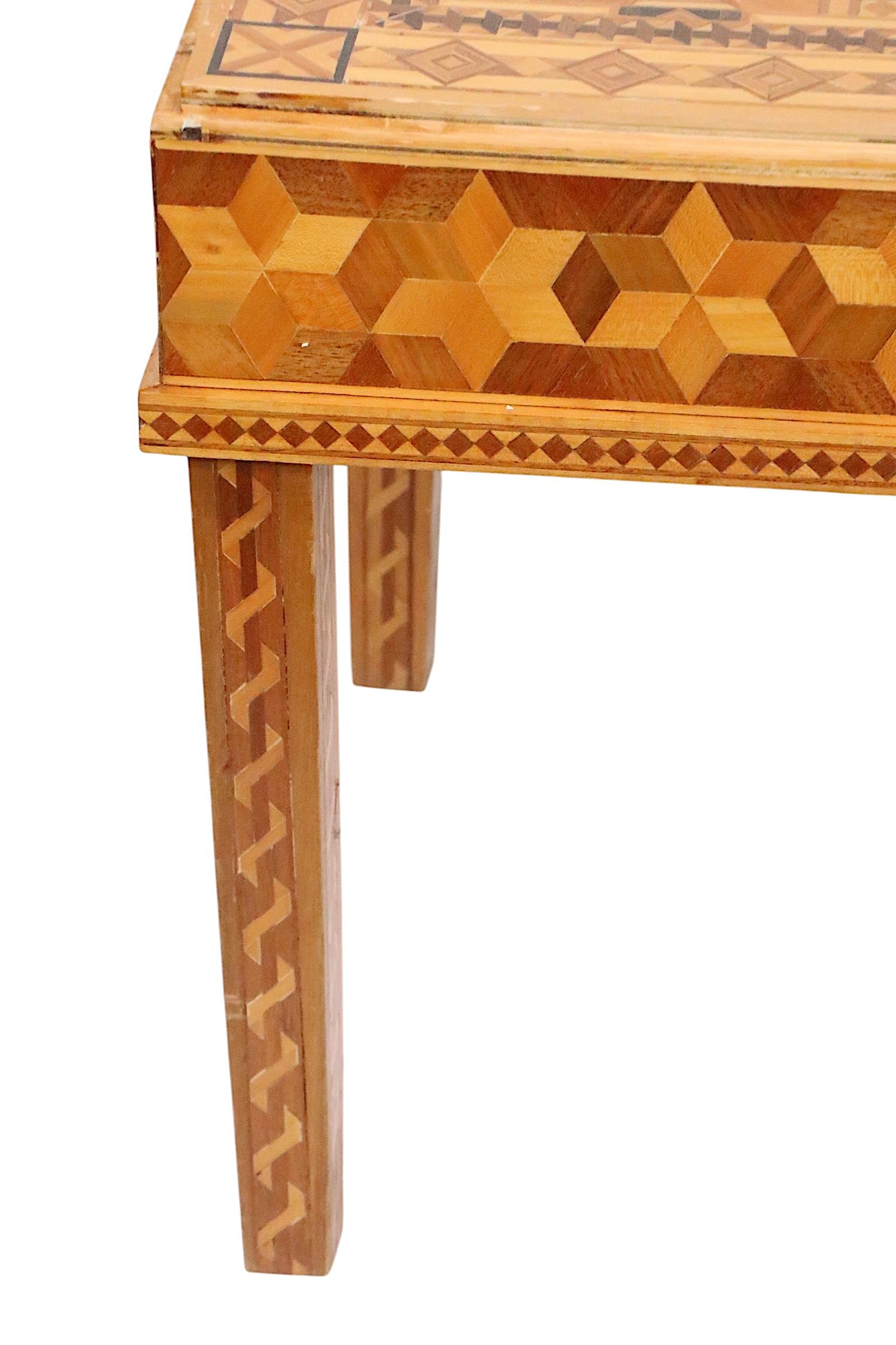 20ième siècle Table basse en marqueterie de style anglo-indien avec plateau  c. 1930/50's en vente