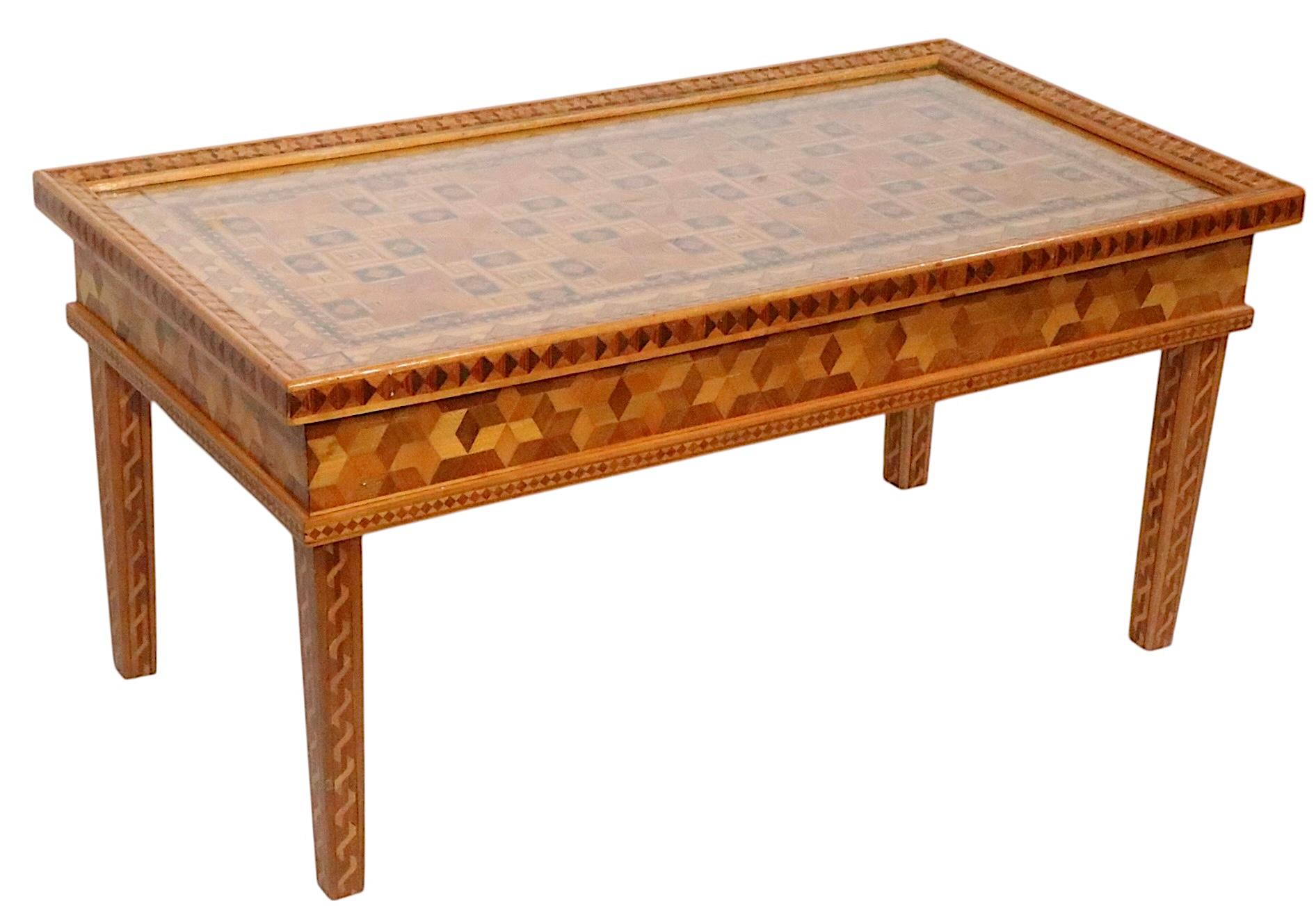 Table basse en marqueterie de style anglo-indien avec plateau  c. 1930/50's en vente 1