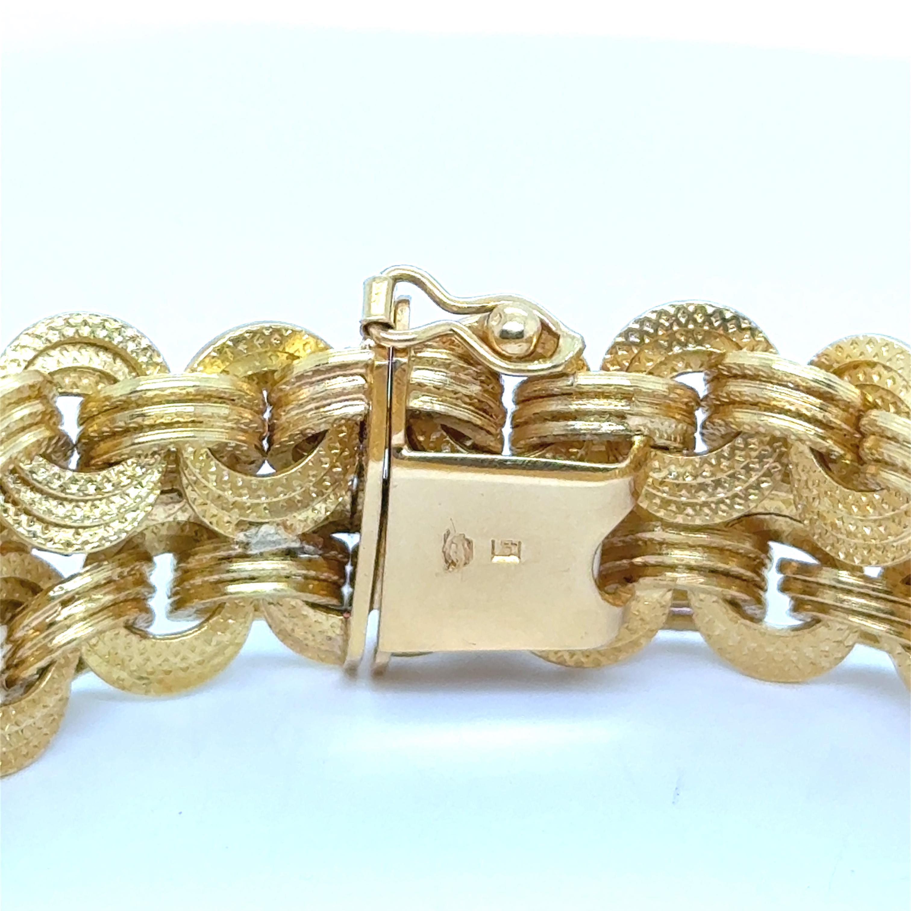 Bracelet complexe en or jaune 18 carats en vente 8