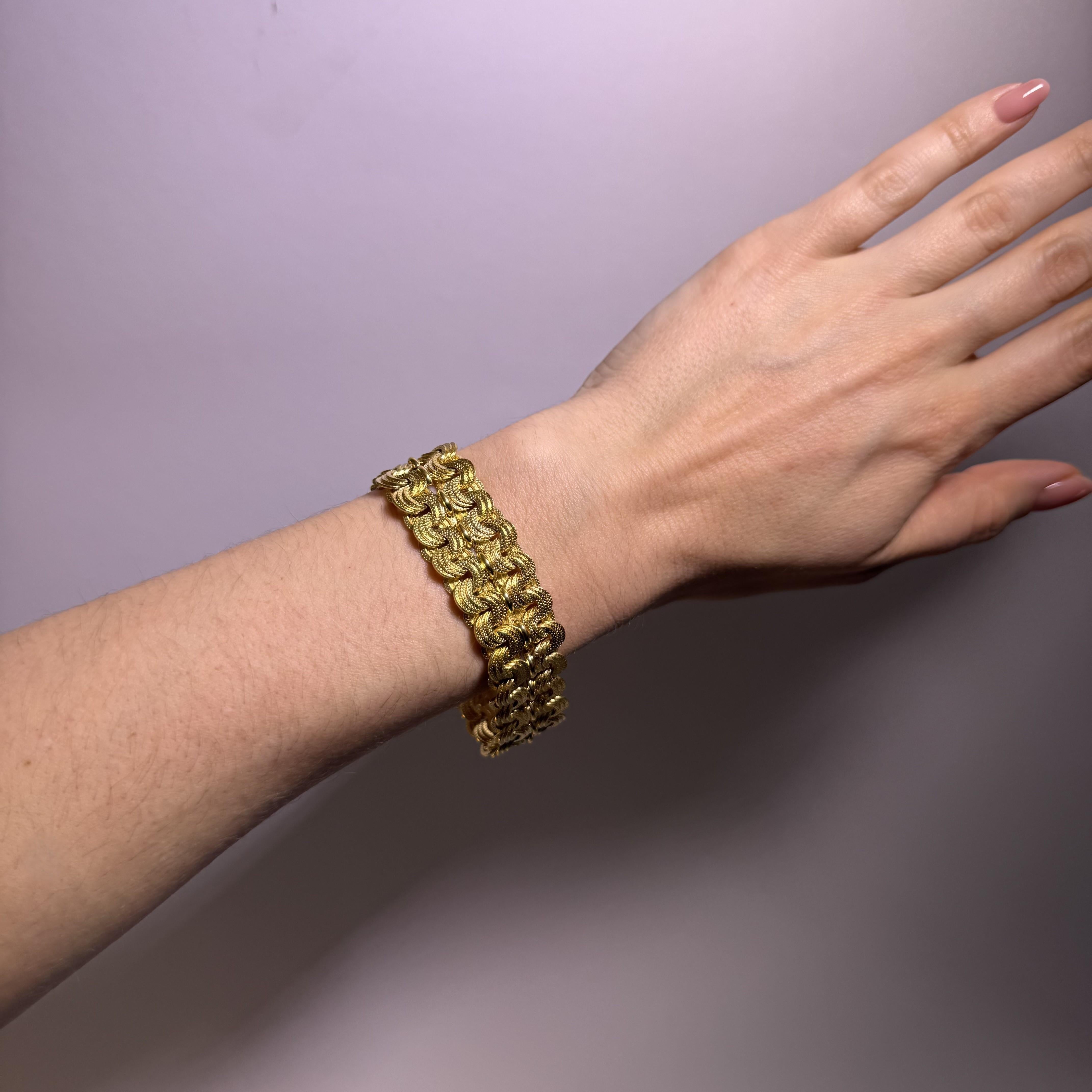 Moderne Bracelet complexe en or jaune 18 carats en vente