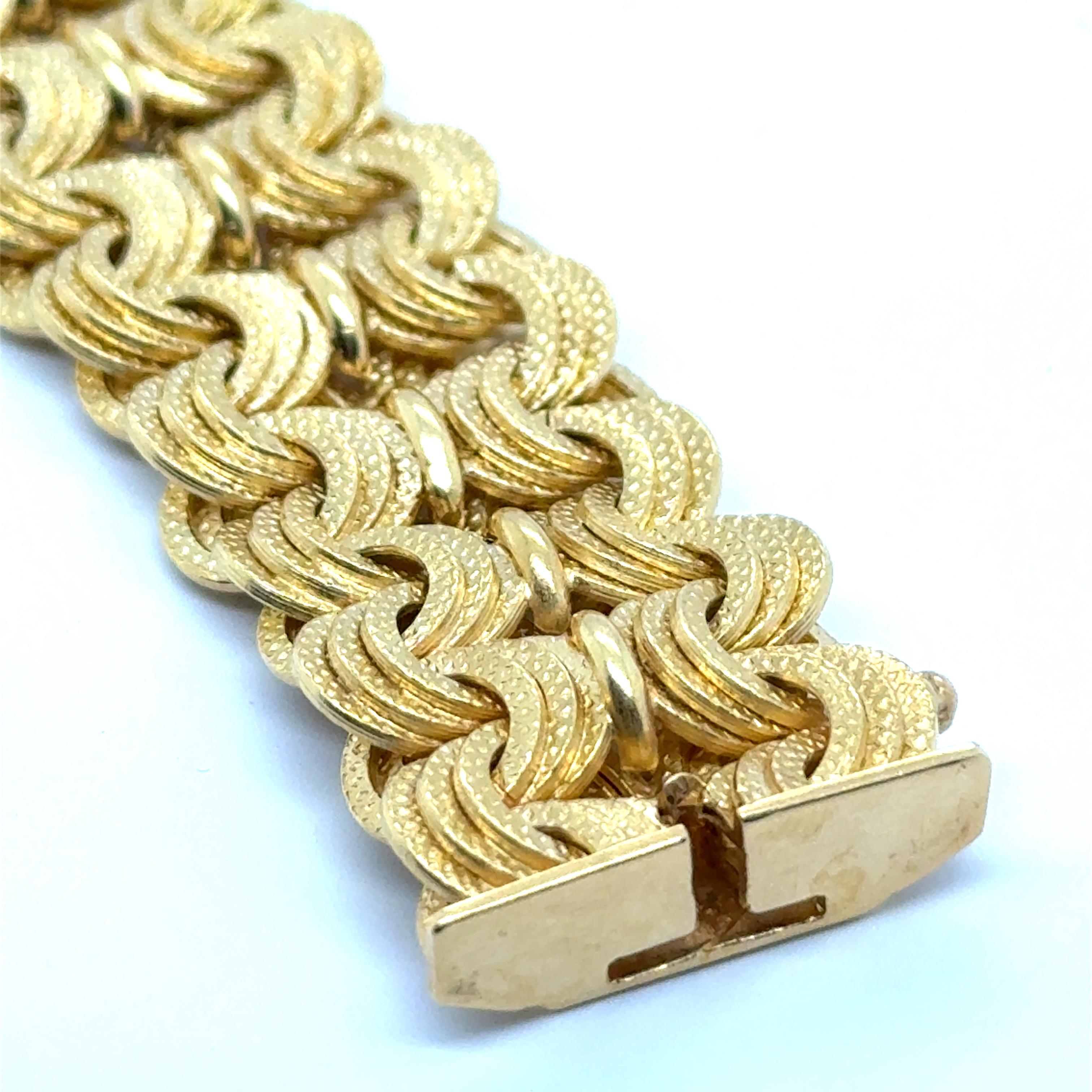 Bracelet complexe en or jaune 18 carats en vente 1