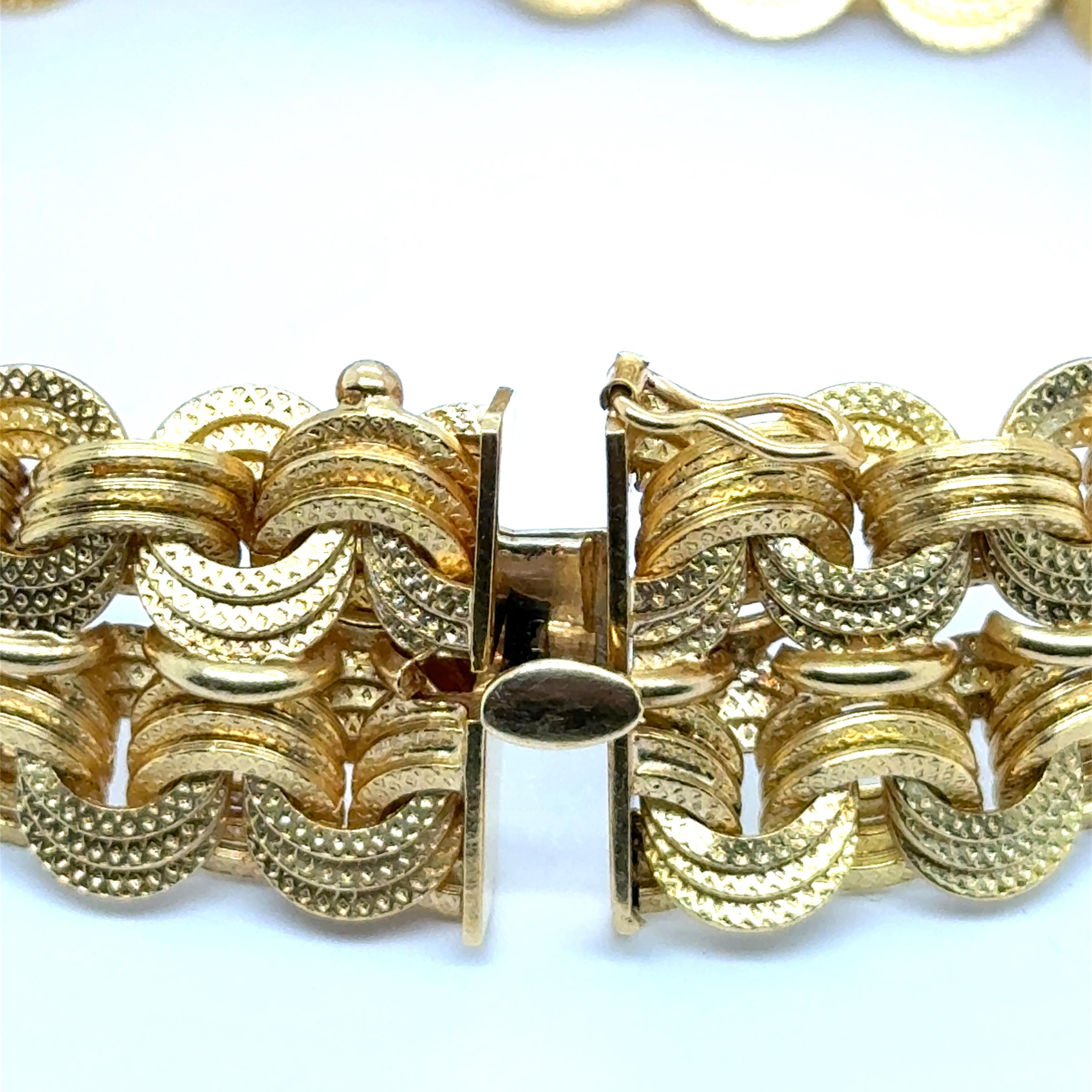 Bracelet complexe en or jaune 18 carats en vente 4