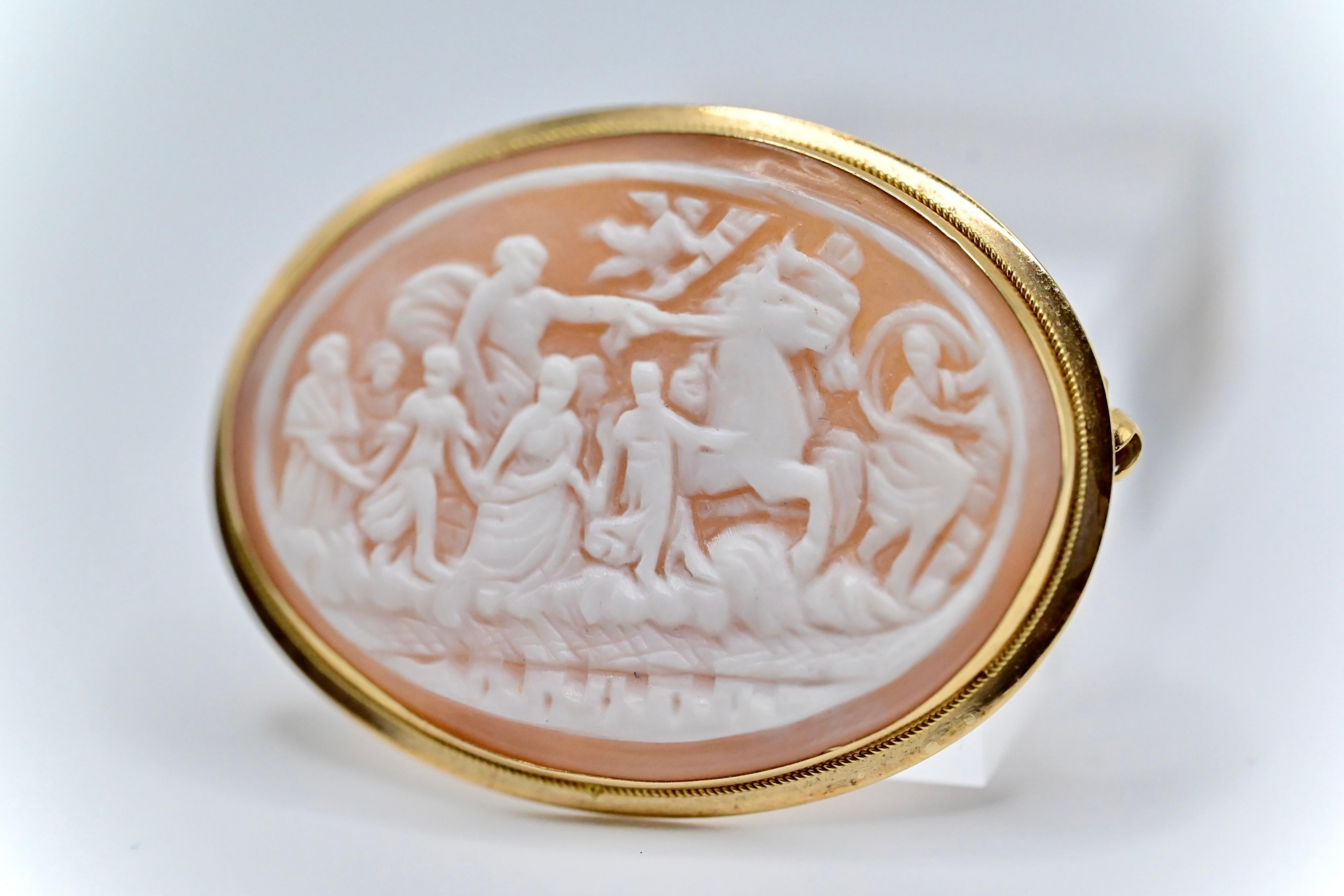 Intricate Carved Shell Cameo Gold Brooch In Good Condition In Media, PA