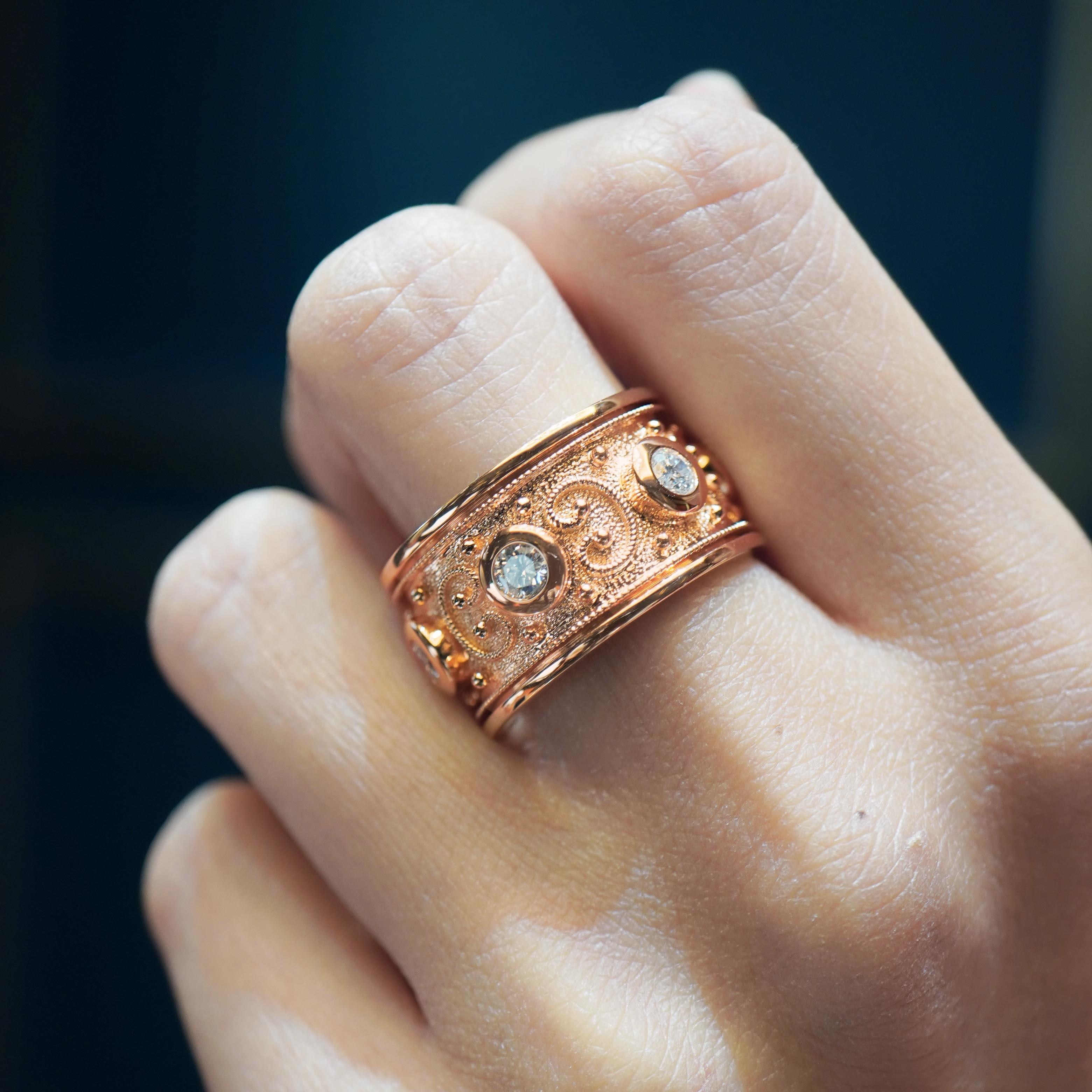 Spektakulärer Ring ''Intricate Design'' Weißer Diamant Schwerer 18K Gold im Zustand „Neu“ im Angebot in Hung Hom, HK