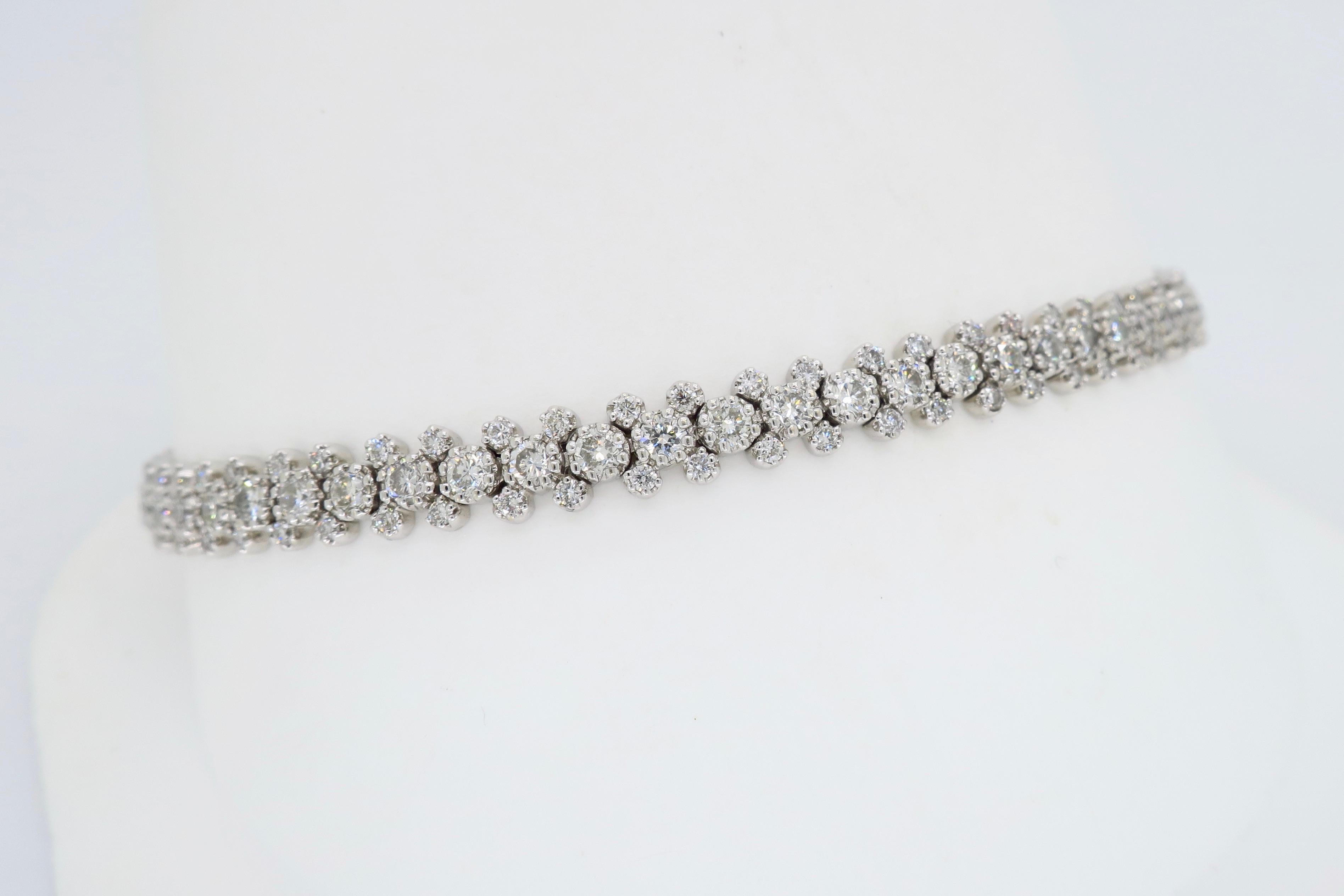 Intricate Diamond Bracelet in 18 Karat White Gold In Excellent Condition In Webster, NY