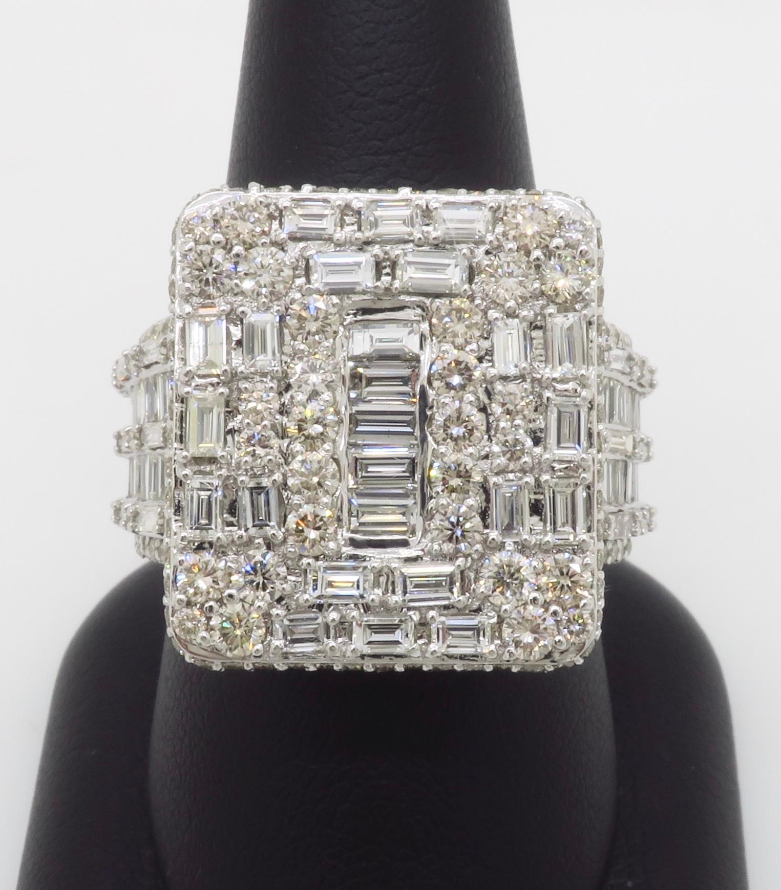 Intrincado Anillo con Diamantes Incrustados hecho con 5,65 TQW de Diamantes en venta 3