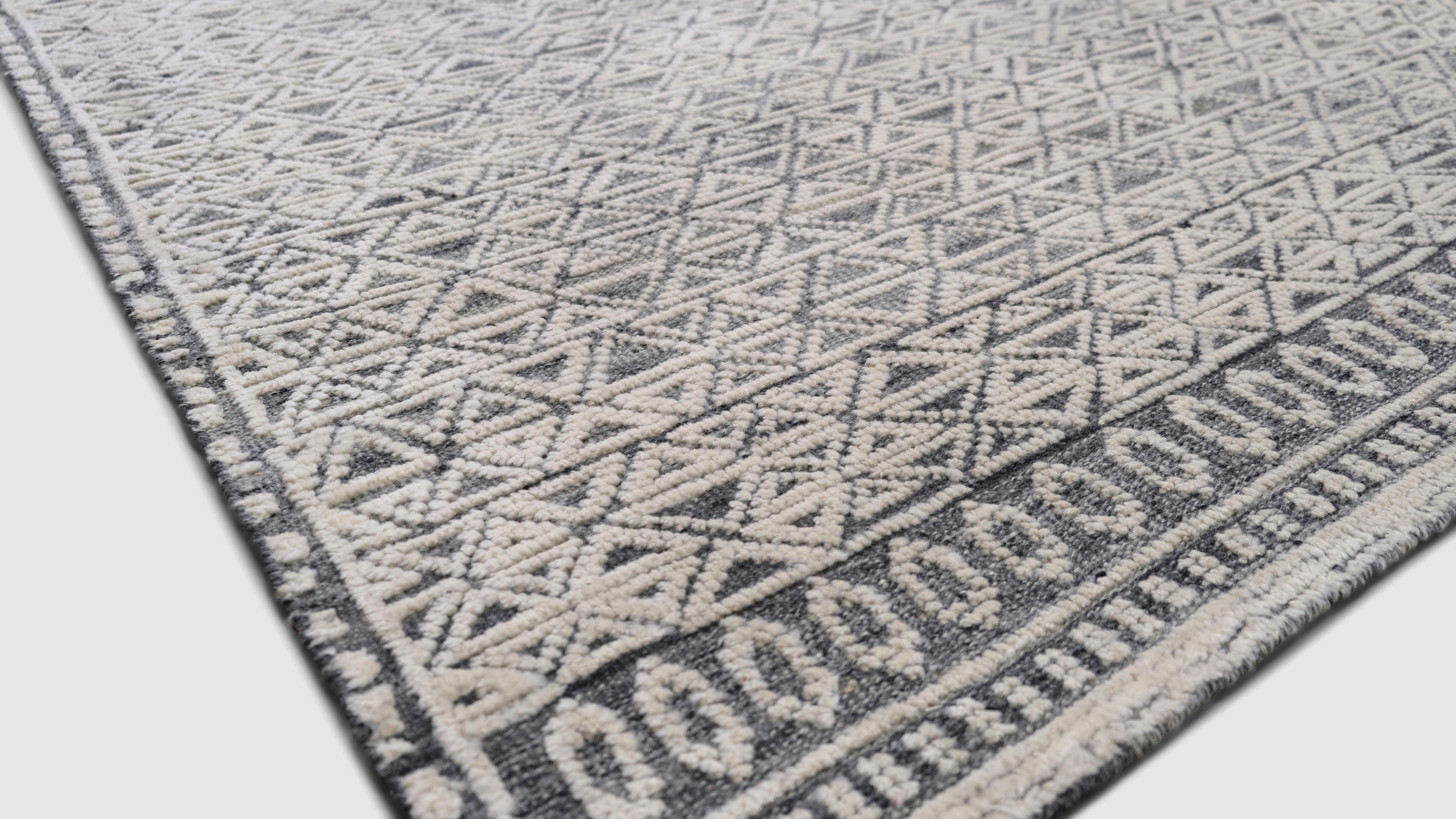 Modern Intricate Geometric Lattice Pattern Gray and Ivory Wool Rug 14'2''x19'8'' For Sale
