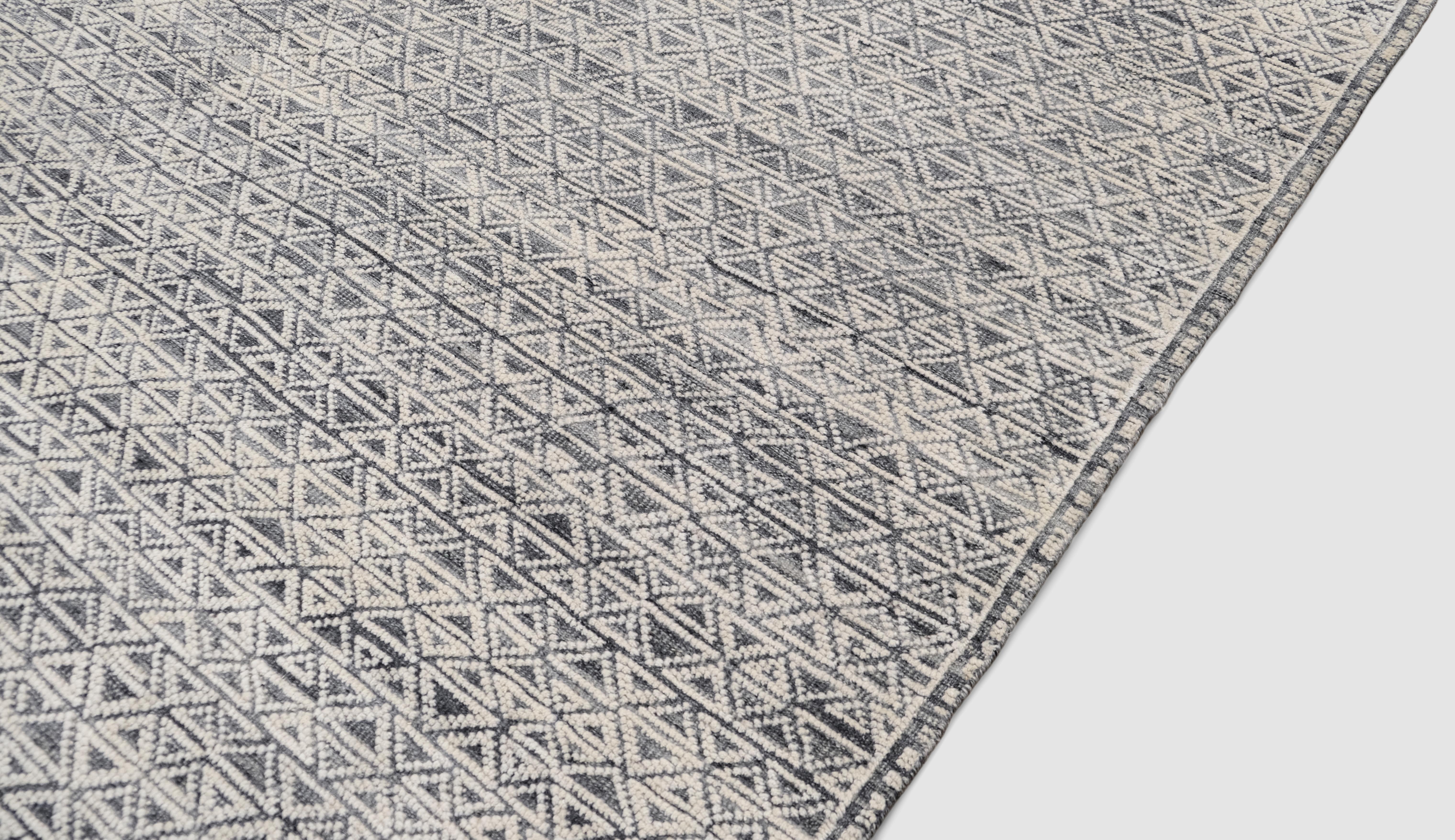 Asian Intricate Geometric Lattice Pattern Gray and Ivory Wool Rug 14'2''x19'8'' For Sale
