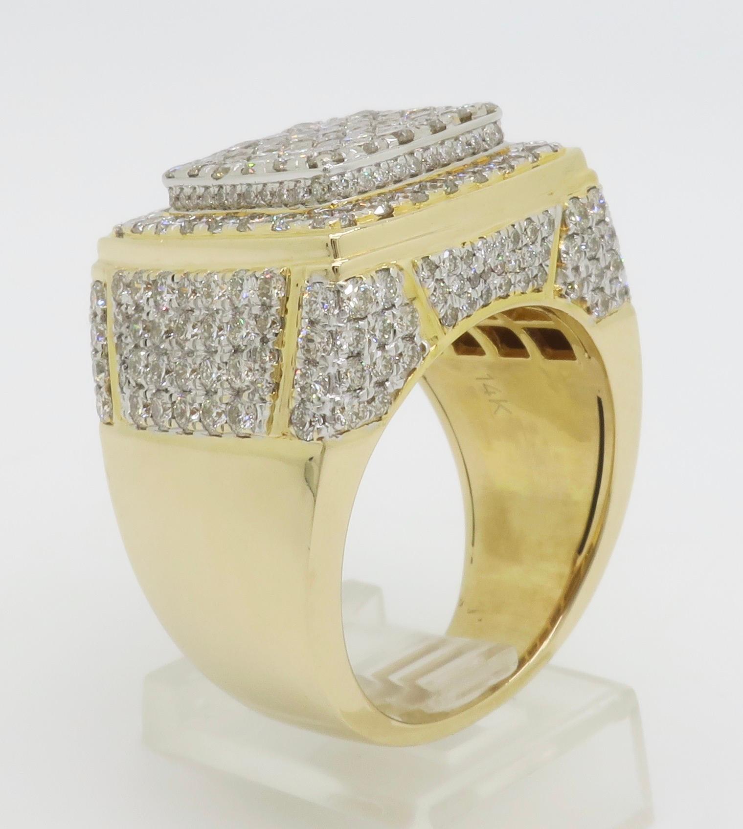 Intricate High Quality Men's ring made with 4.52CTW of Earth Mined Diamonds For Sale 7