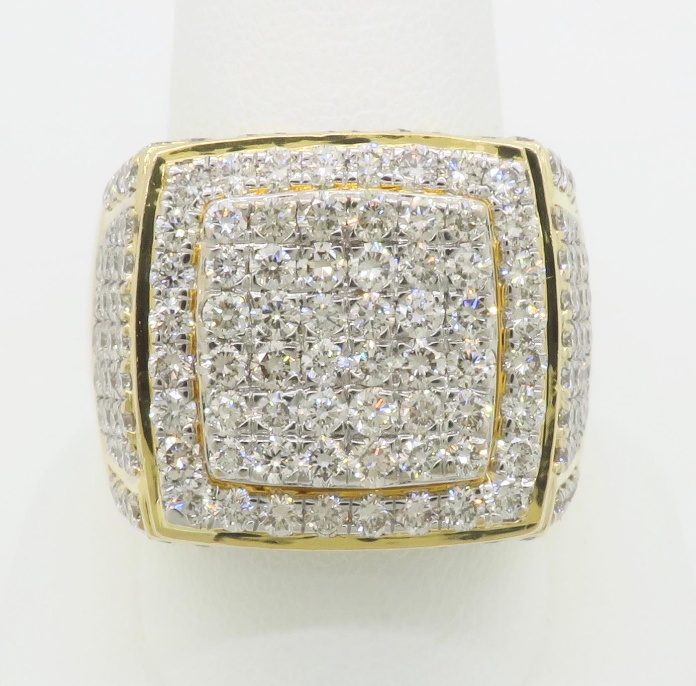 Round Cut Intricate High Quality Men's ring made with 4.52CTW of Earth Mined Diamonds For Sale
