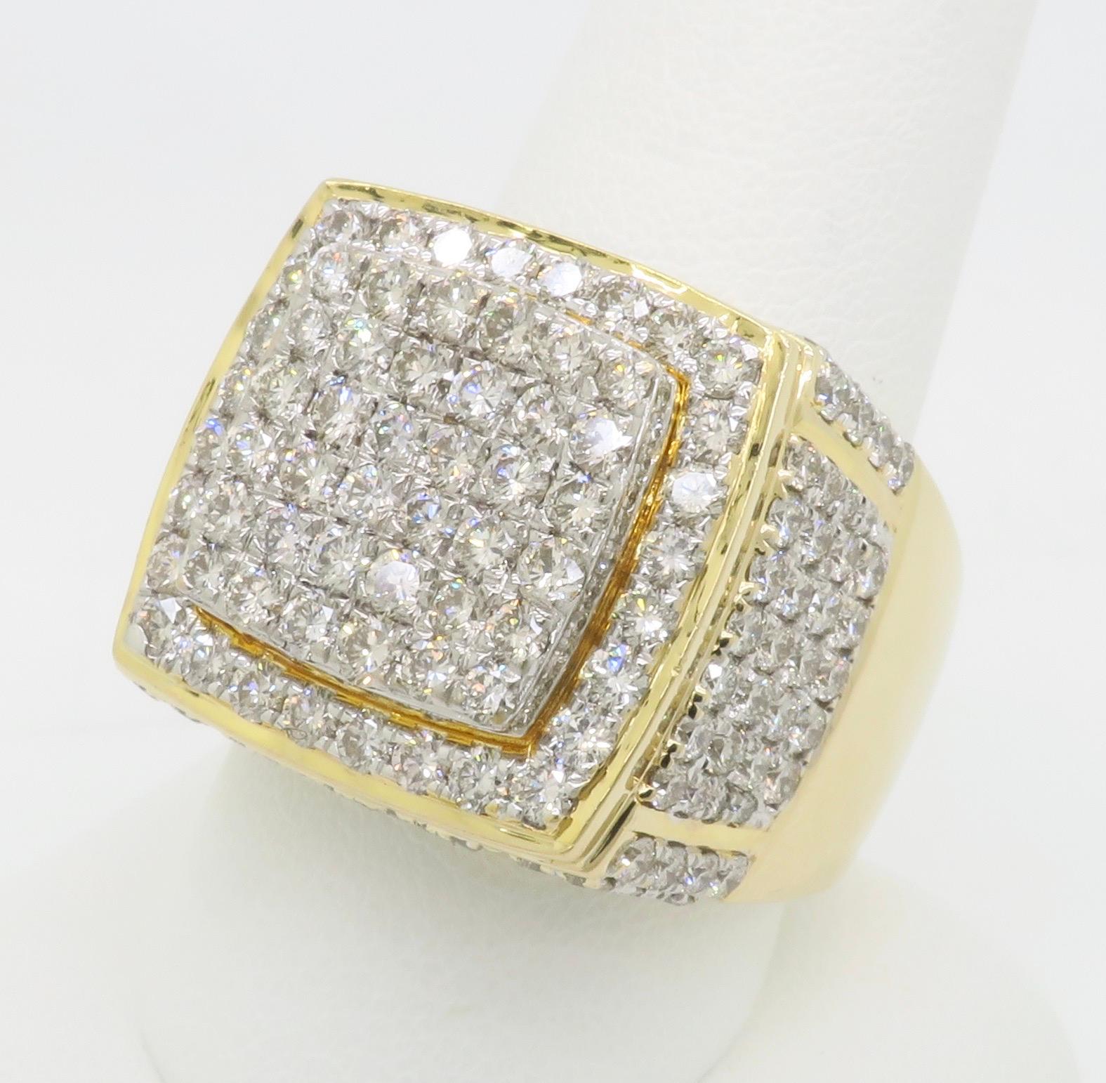 Intricate High Quality Men's ring made with 4.52CTW of Earth Mined Diamonds In New Condition For Sale In Webster, NY