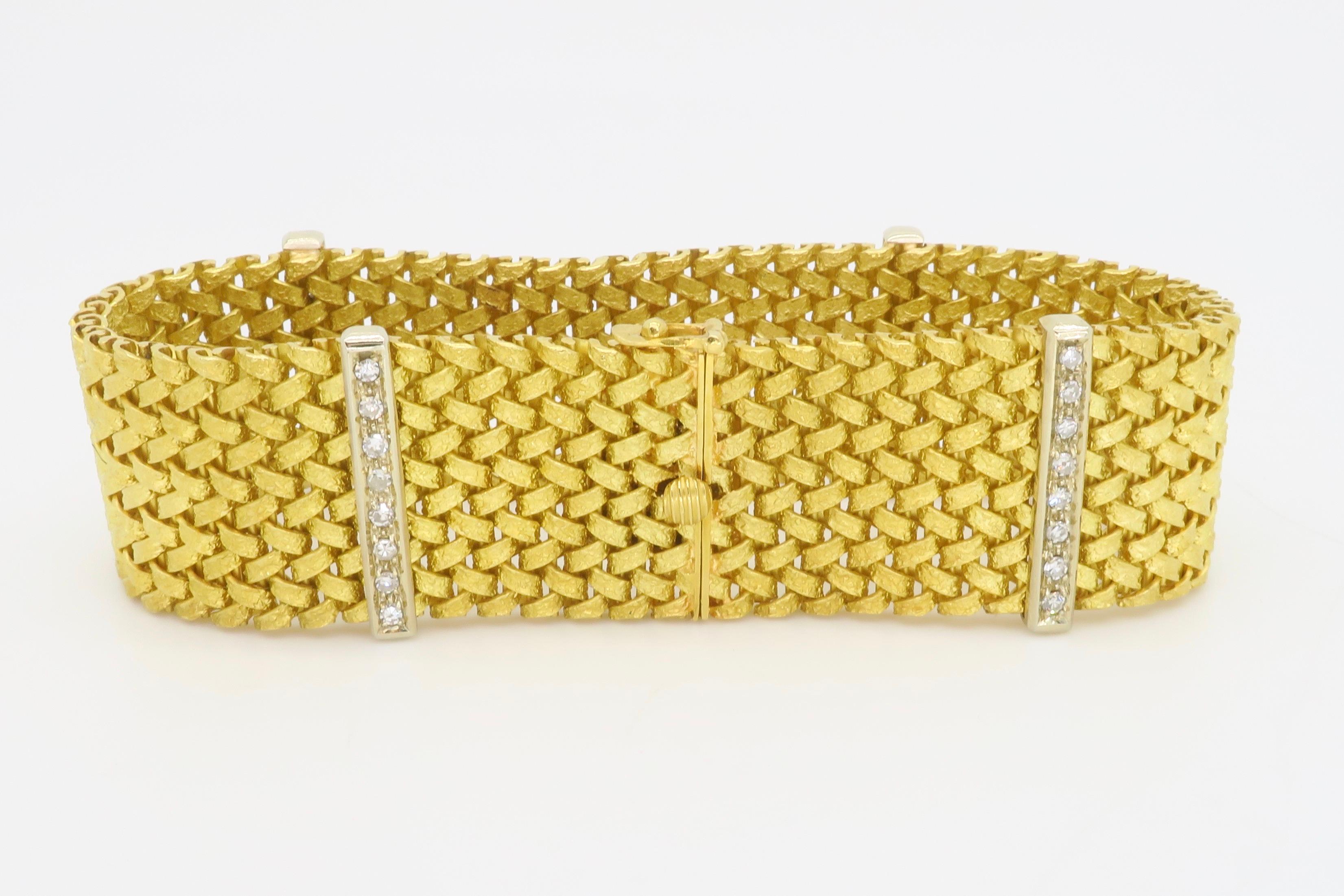 Intricate Mesh Bracelet Made in 18k Yellow Gold with Diamonds In Excellent Condition In Webster, NY