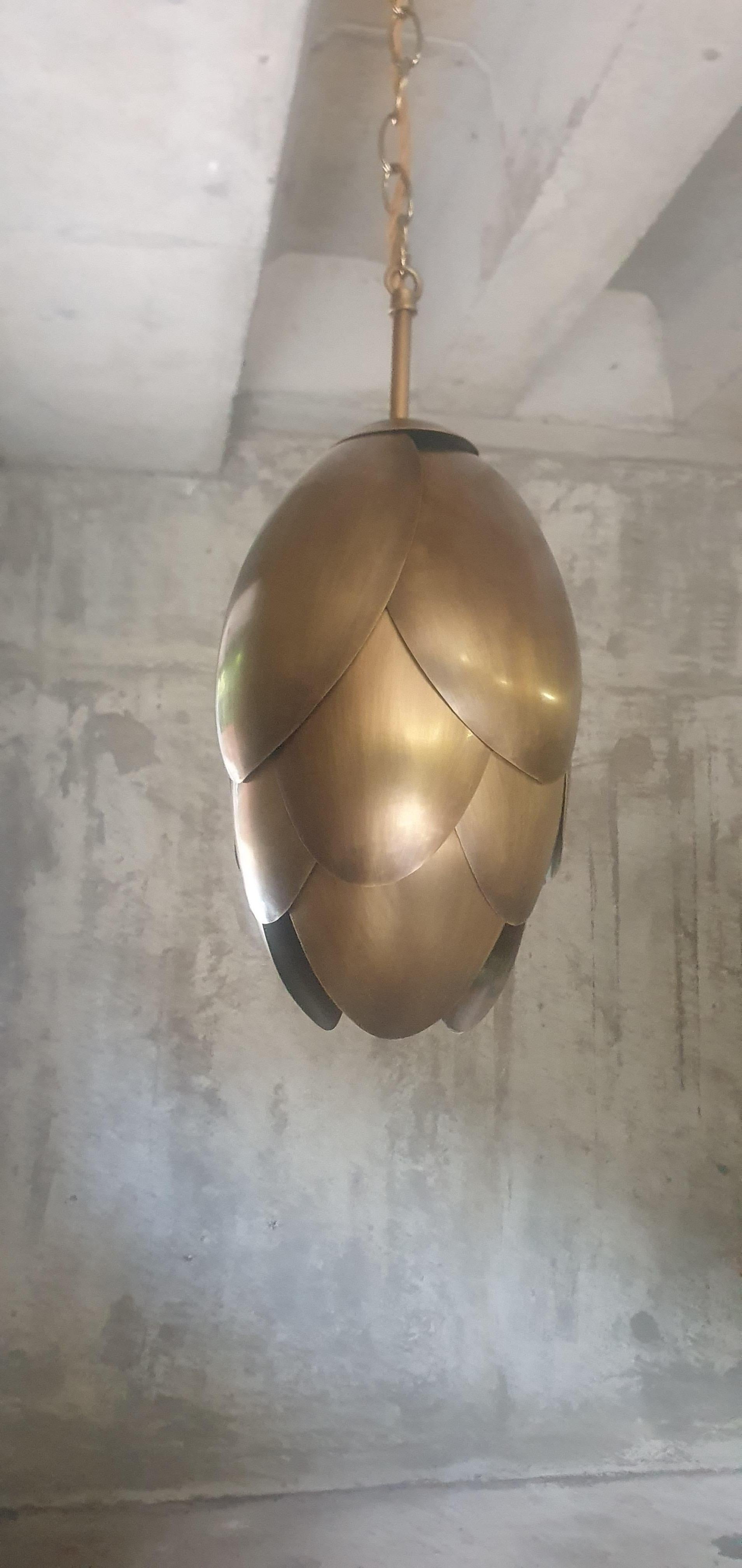 Le pendentif Pangolin d'Andrew Kornat Designs s'inspire de ce magnifique animal en voie de disparition et 5% de chaque vente sera reversé à l'association caritative Fauna & Flora dont le vice-président est Sir David Attenborough.

Entièrement
