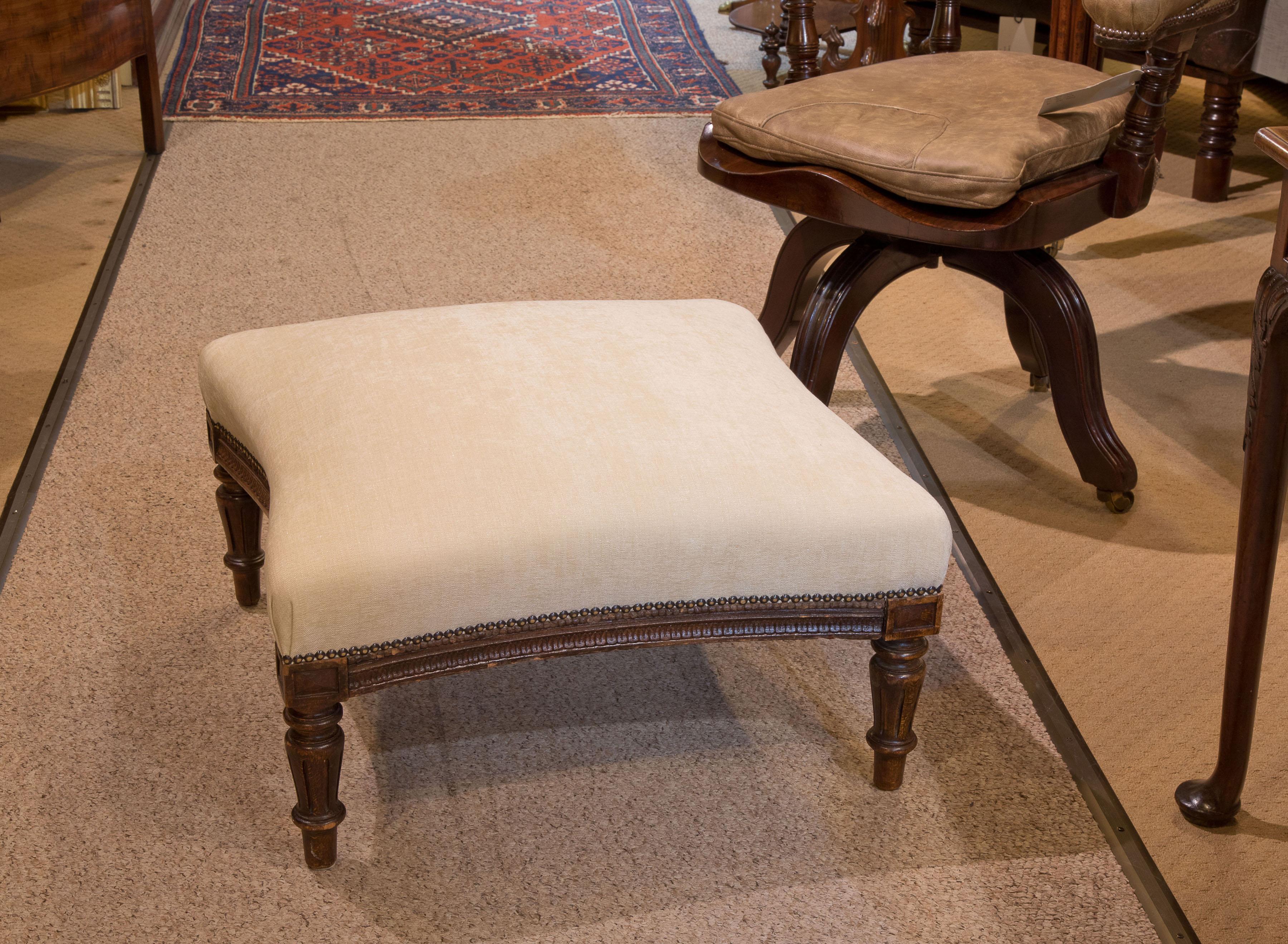 Intricately Carved Late 19th Century Large French Footstool (19. Jahrhundert) im Angebot