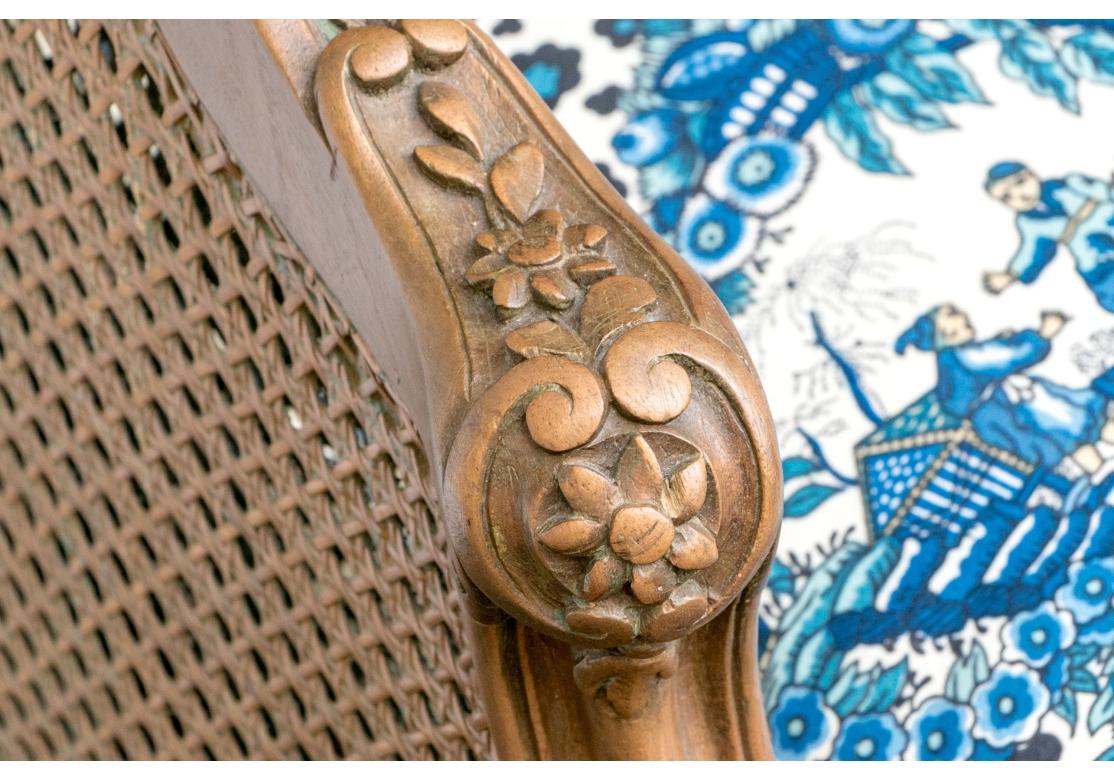 Tavolozza in stile Louis Cane intricatamente intagliata con cuscino personalizzato in vendita 1