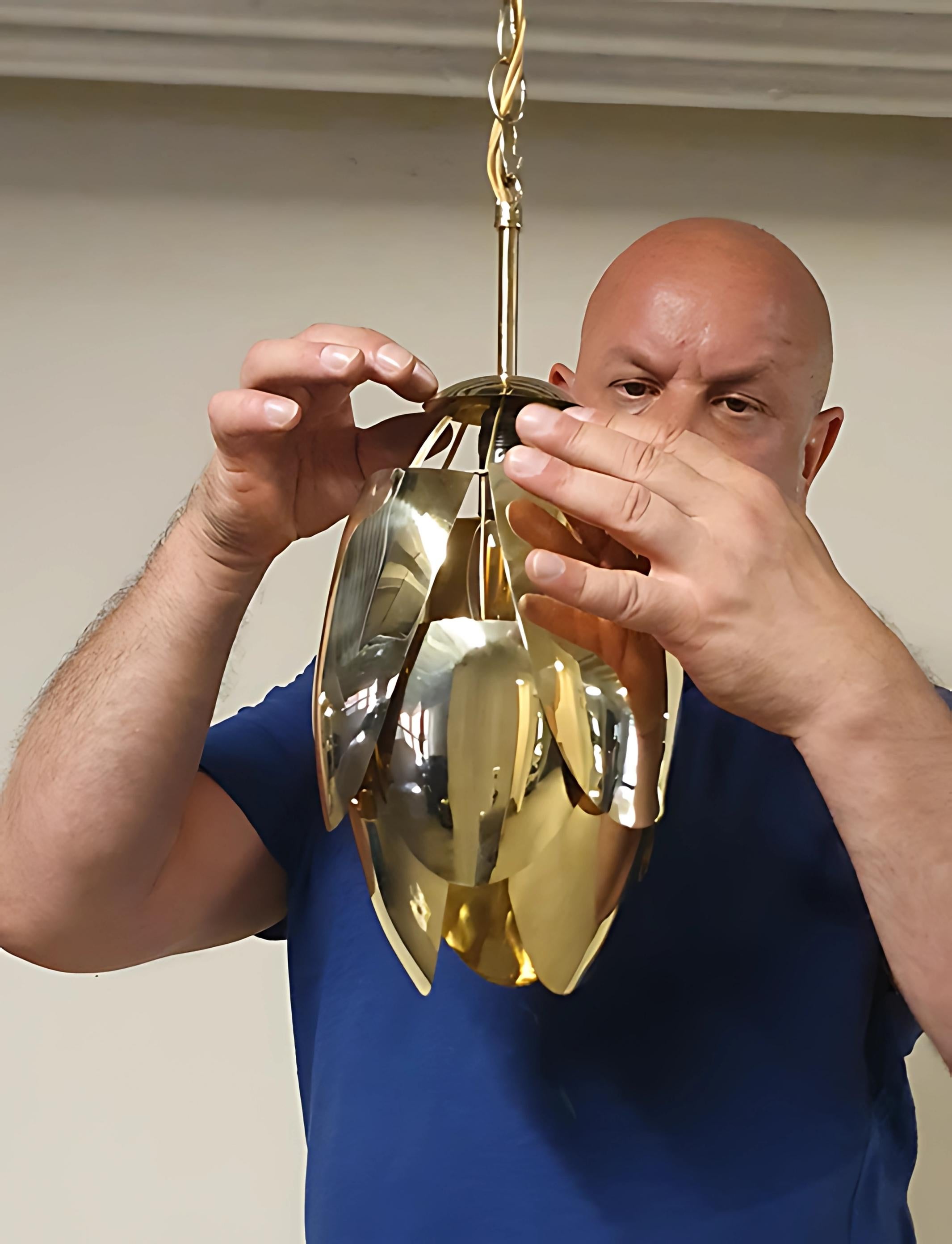 Pendentif Pangolin en laiton fabriqué à la main de manière complexe avec 12 échelles individuelles en vente 2