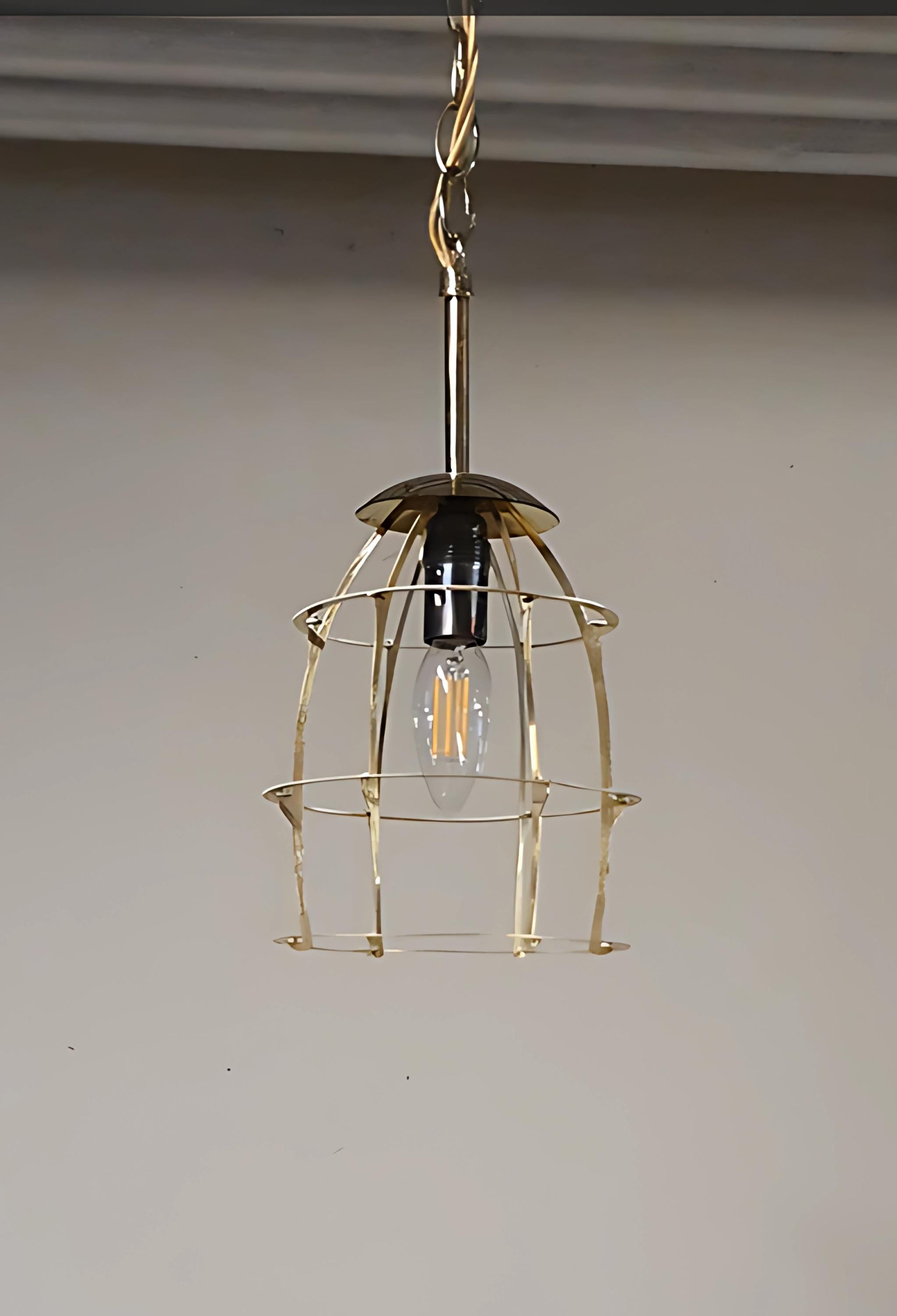 XXIe siècle et contemporain Pendentif Pangolin en laiton fabriqué à la main de manière complexe avec 12 échelles individuelles en vente
