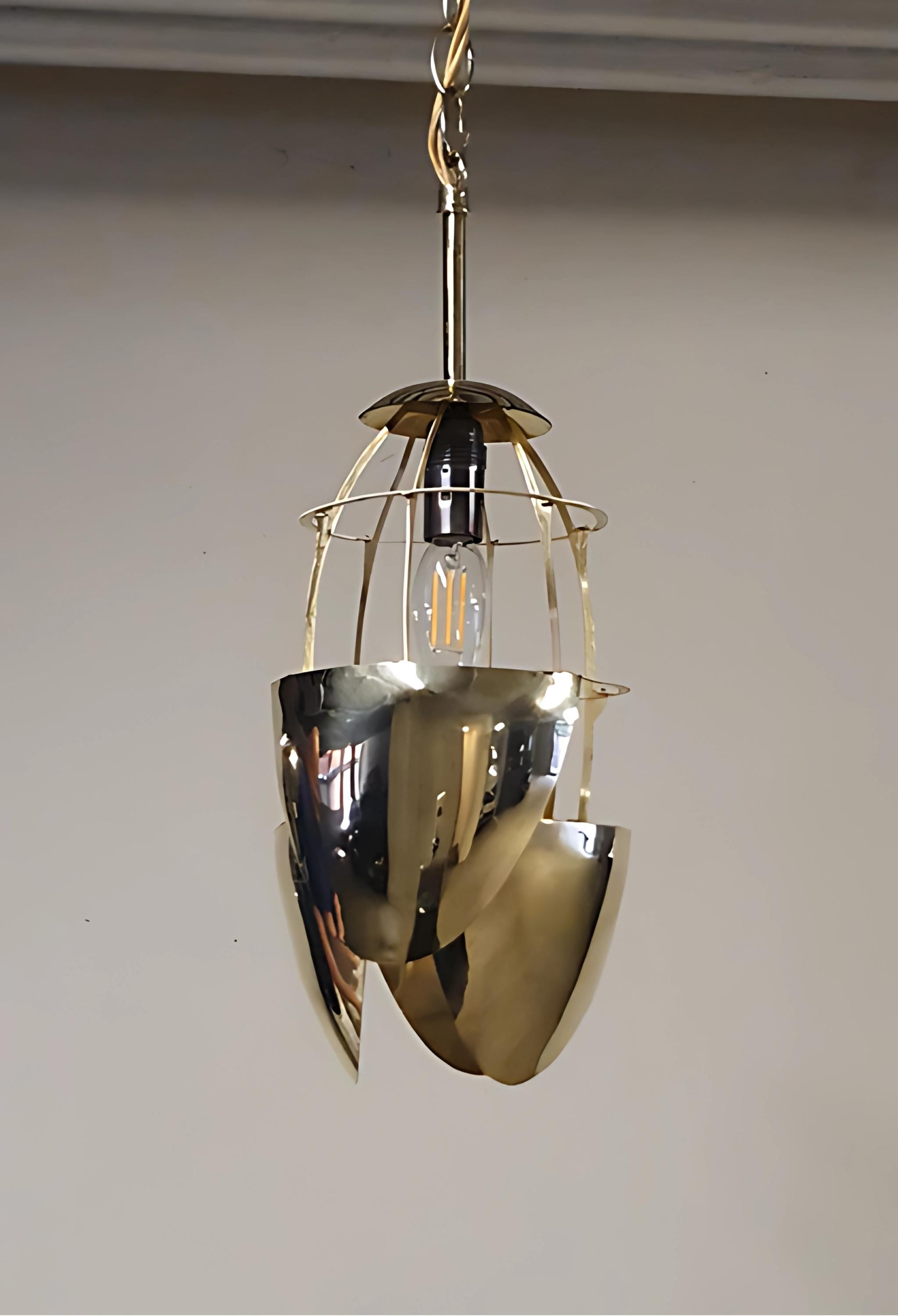 Laiton Pendentif Pangolin en laiton fabriqué à la main de manière complexe avec 12 échelles individuelles en vente