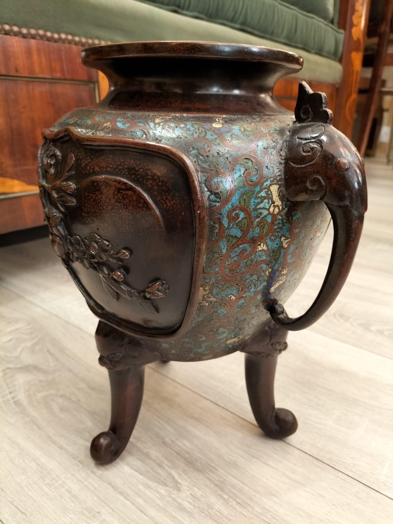 Intricately Ornamented japanese Incense Burner-Vase in Bronze and Enamel For Sale 5