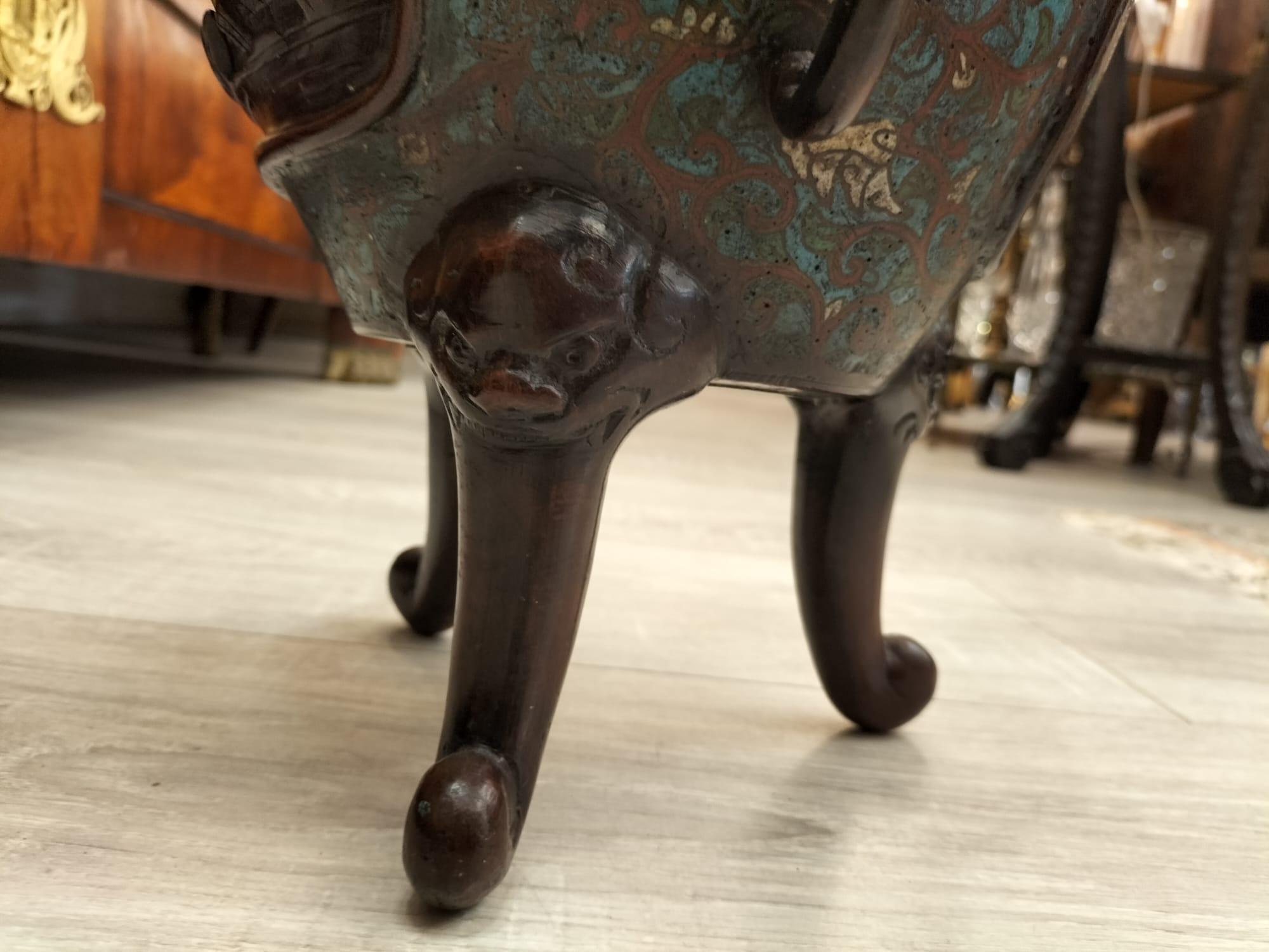 Intricately Ornamented japanese Incense Burner-Vase in Bronze and Enamel For Sale 2