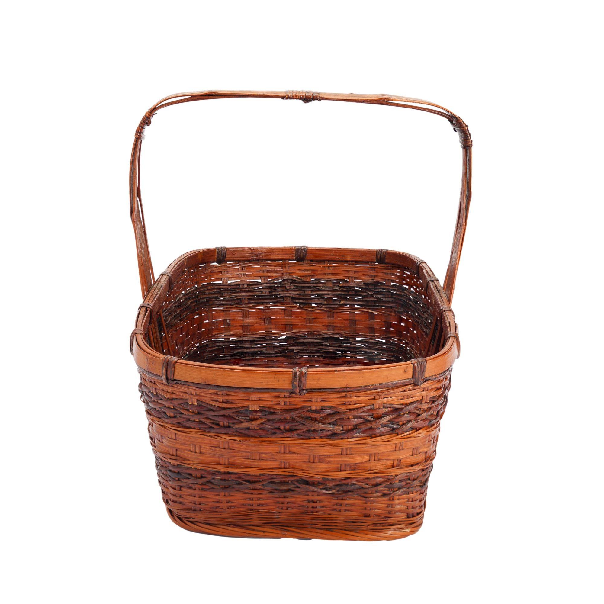 Intricately woven Japanese art basket, 1900-50 For Sale 2