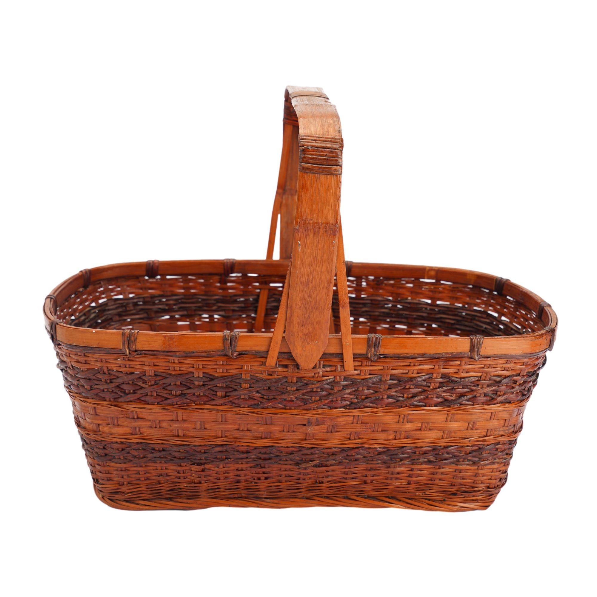 Intricately woven Japanese art basket, 1900-50 For Sale 4