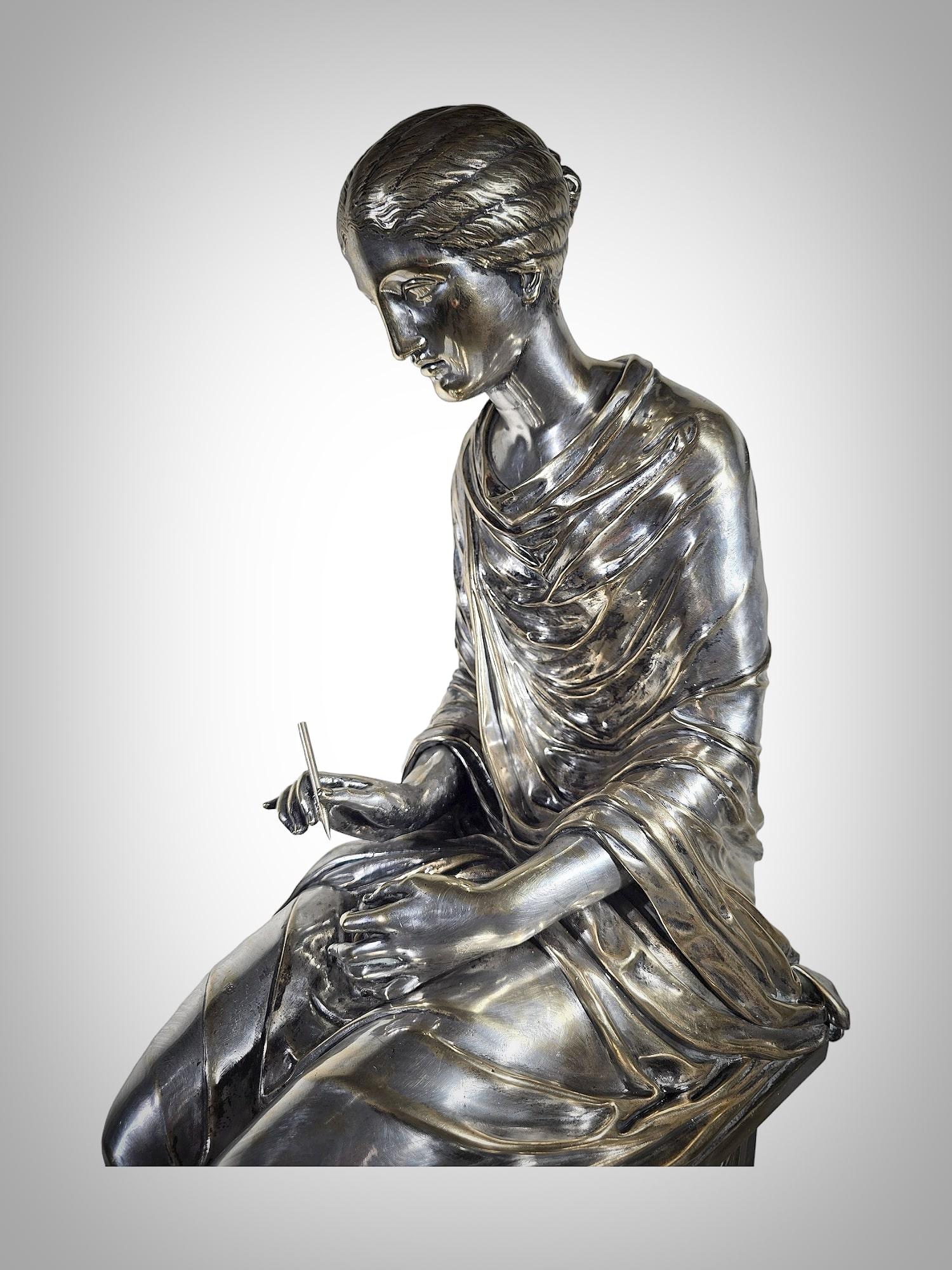 Introducing a Masterpiece: The Bronze Sculpture of a Seated Lady! XIX TH For Sale 7