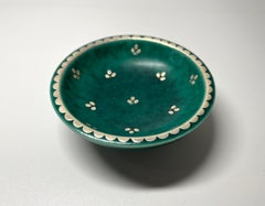 Introduction à Wilhelm Kage, petit plat à fleurs en grès appliqué sur pied en argent