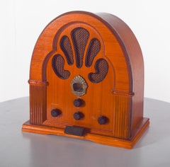 Intron Table Radio Antique Collection