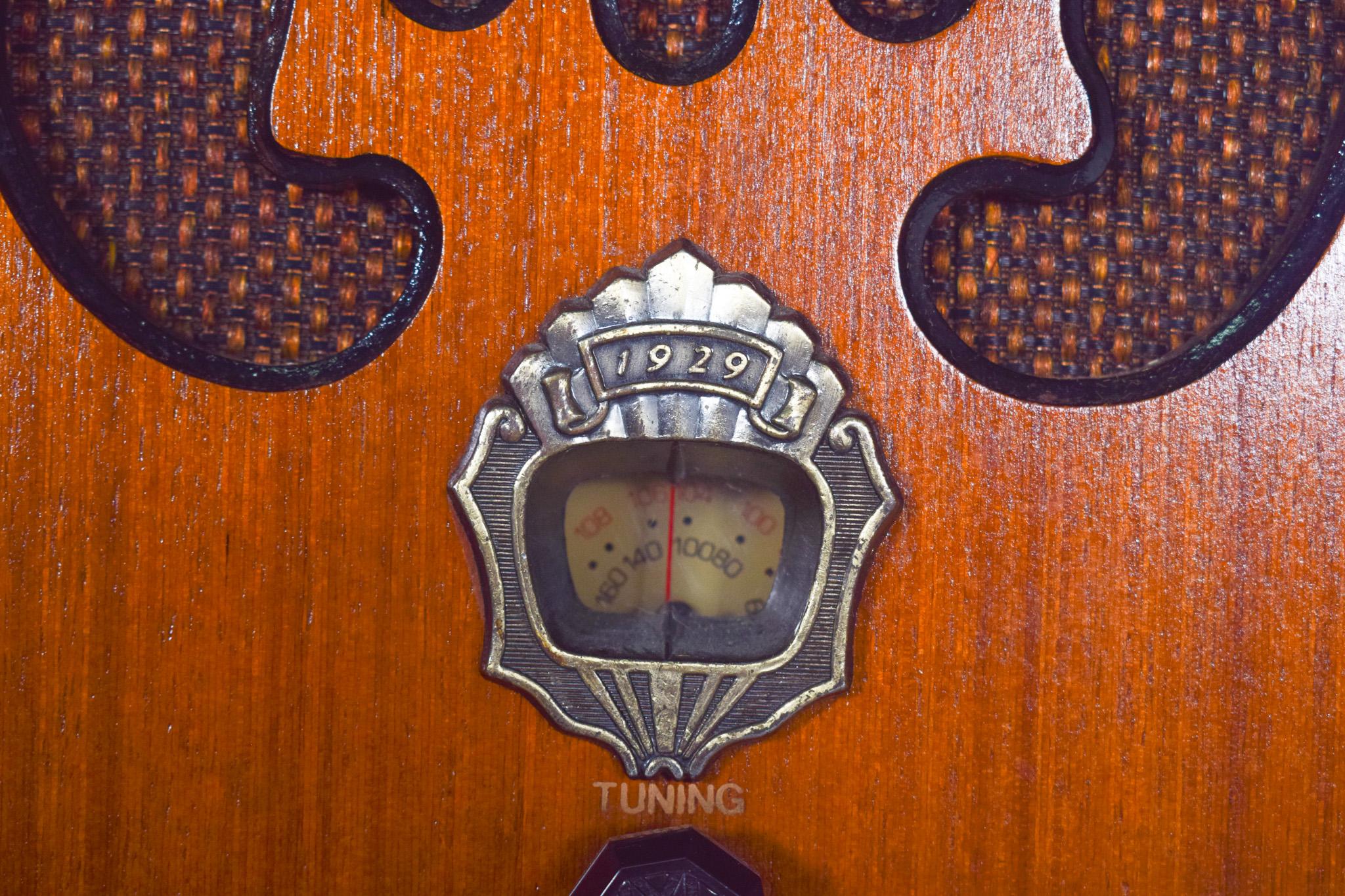 Portugais Table radio ancienne collection Intron en vente