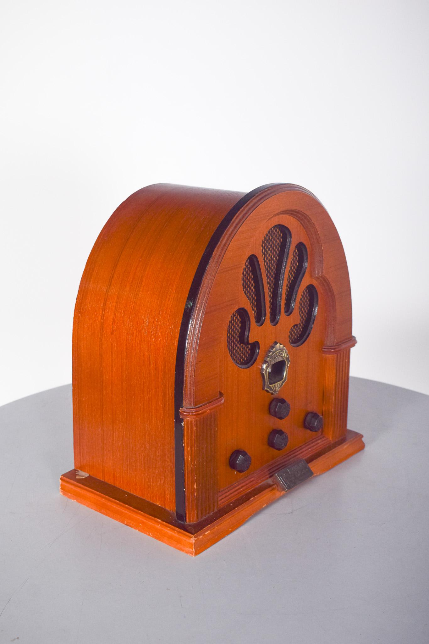 20ième siècle Table radio ancienne collection Intron en vente