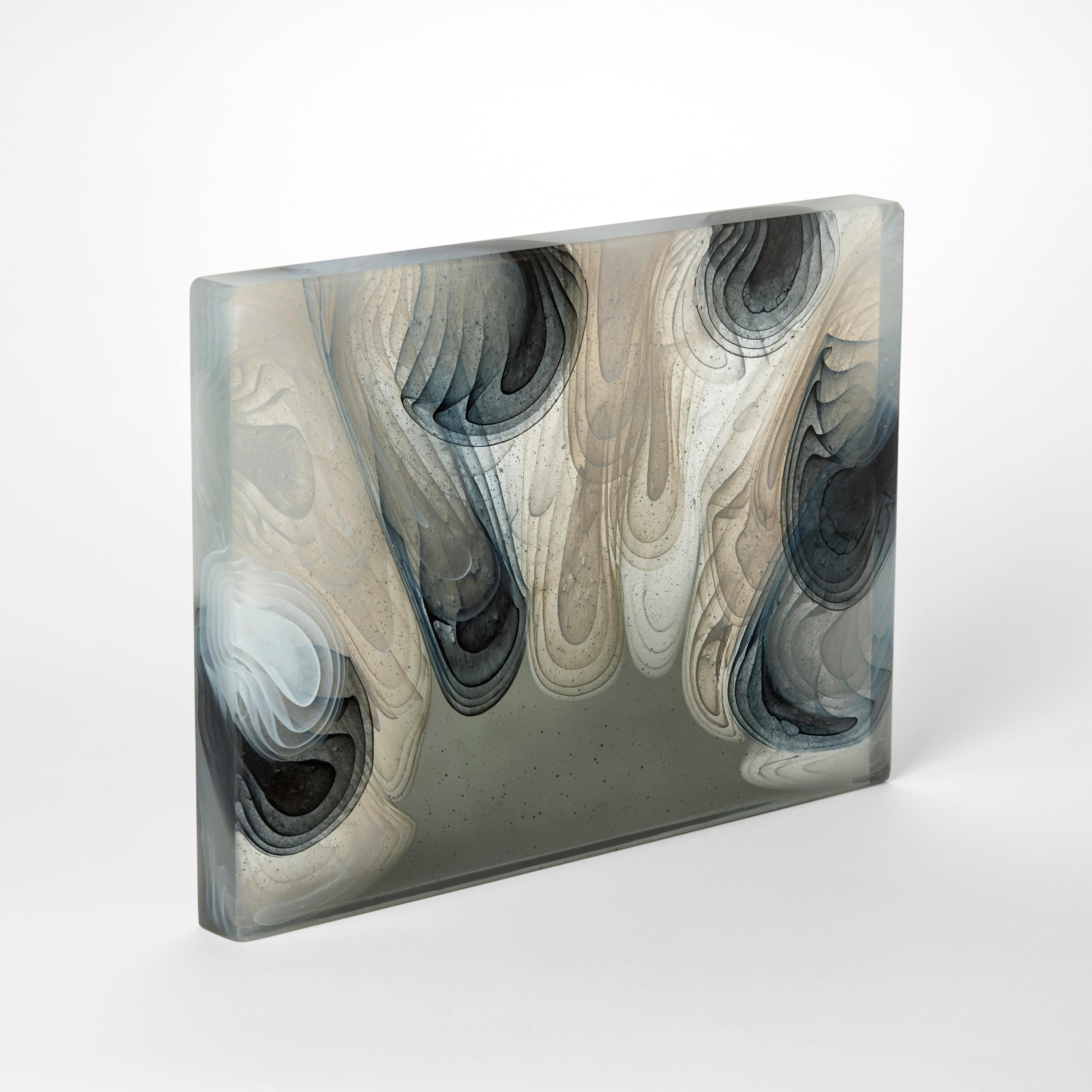 Organico moderno Introspection, fluid black, white & grey cast glass sculpture by Helen Restorick in vendita