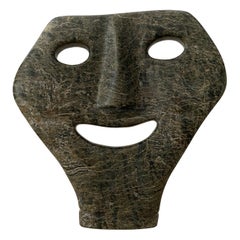 Intuit geschnitzte figurative Skulptur aus grünem Steinmaske