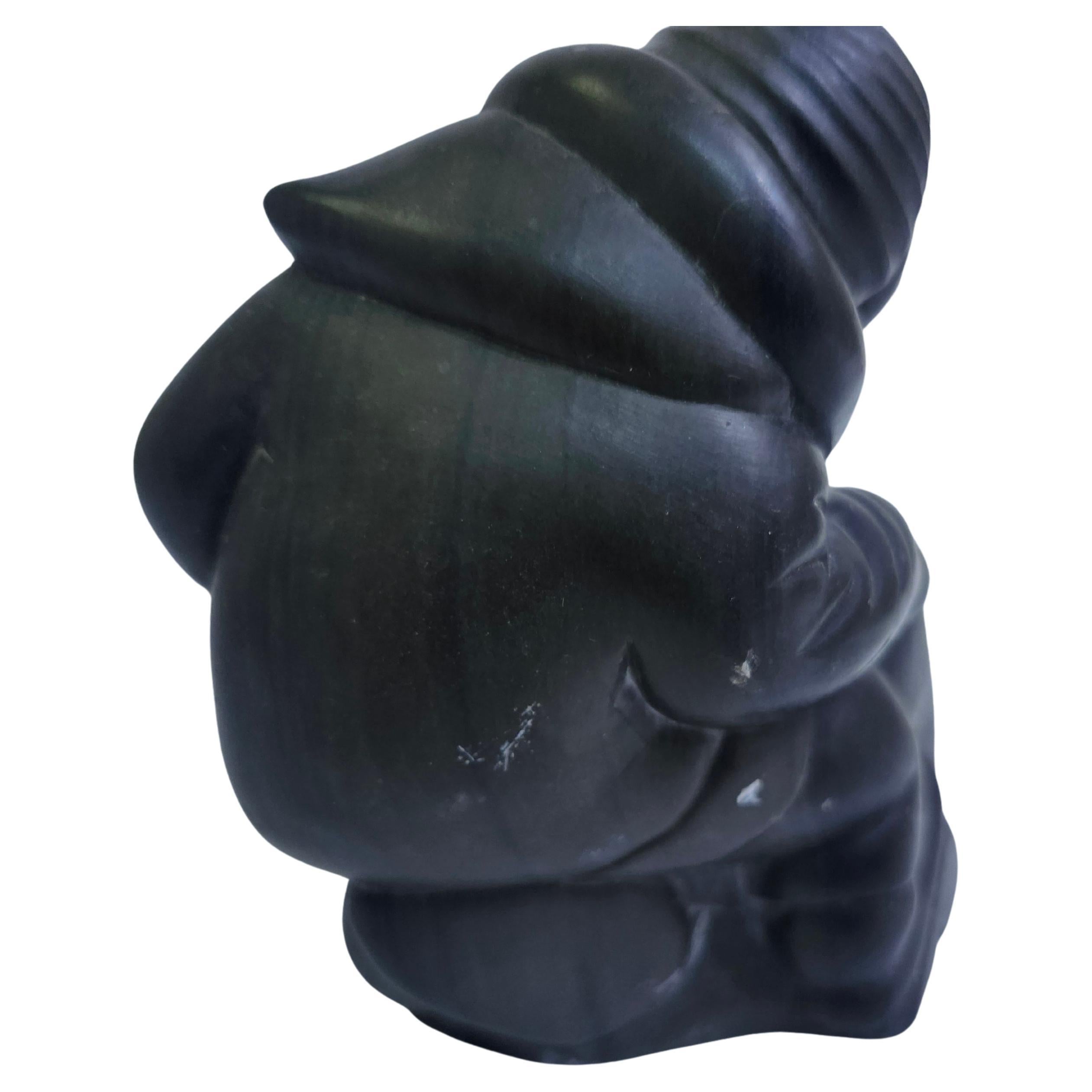 Beautiful craftsmanship and hand carved Inuit figure of a man with a saw. Made in Soapstone and either from Alaska or Canada.
In excellent vintage condition with minimal wear, scratches on underside. Apparently unsigned. 
Please see all pics and