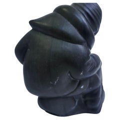 Inuit Folk Art Hard Carving eines Mannes mit einer Säge in Speckstein C1975