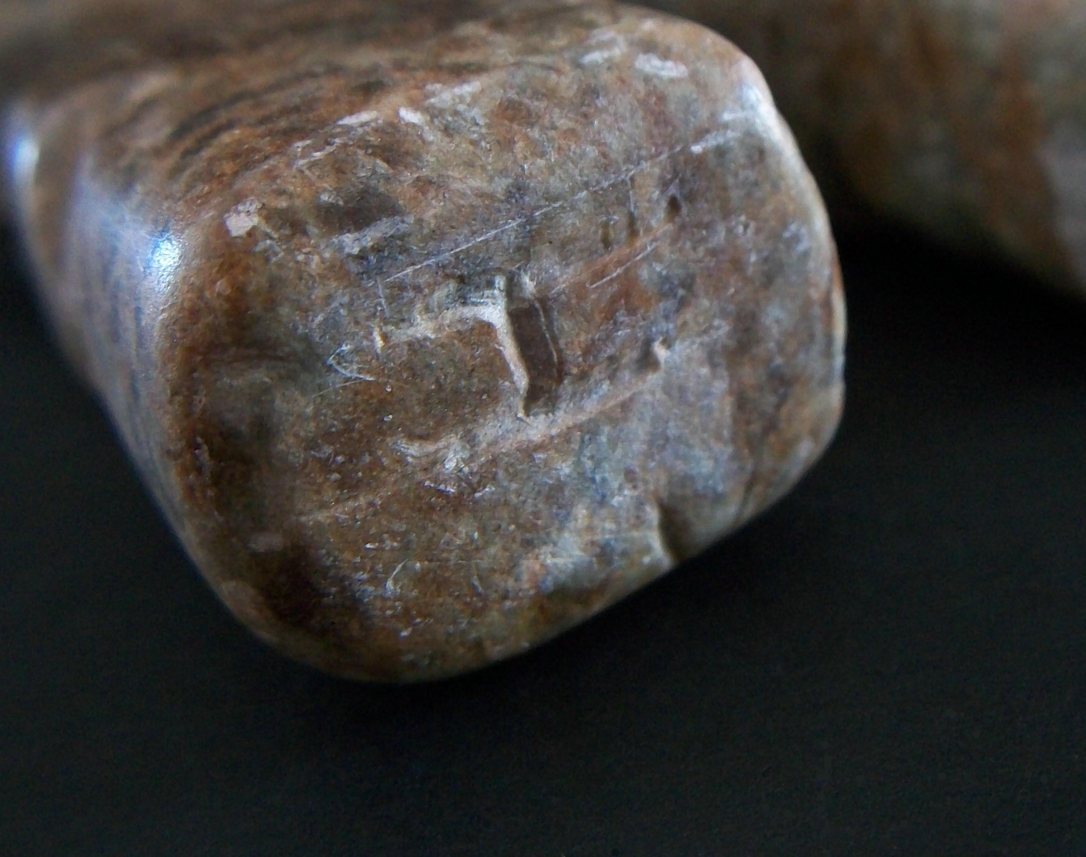 Inukshuk Inuit Sculpture en pierre à savon - Signée - Canada - Fin du 20e siècle en vente 2