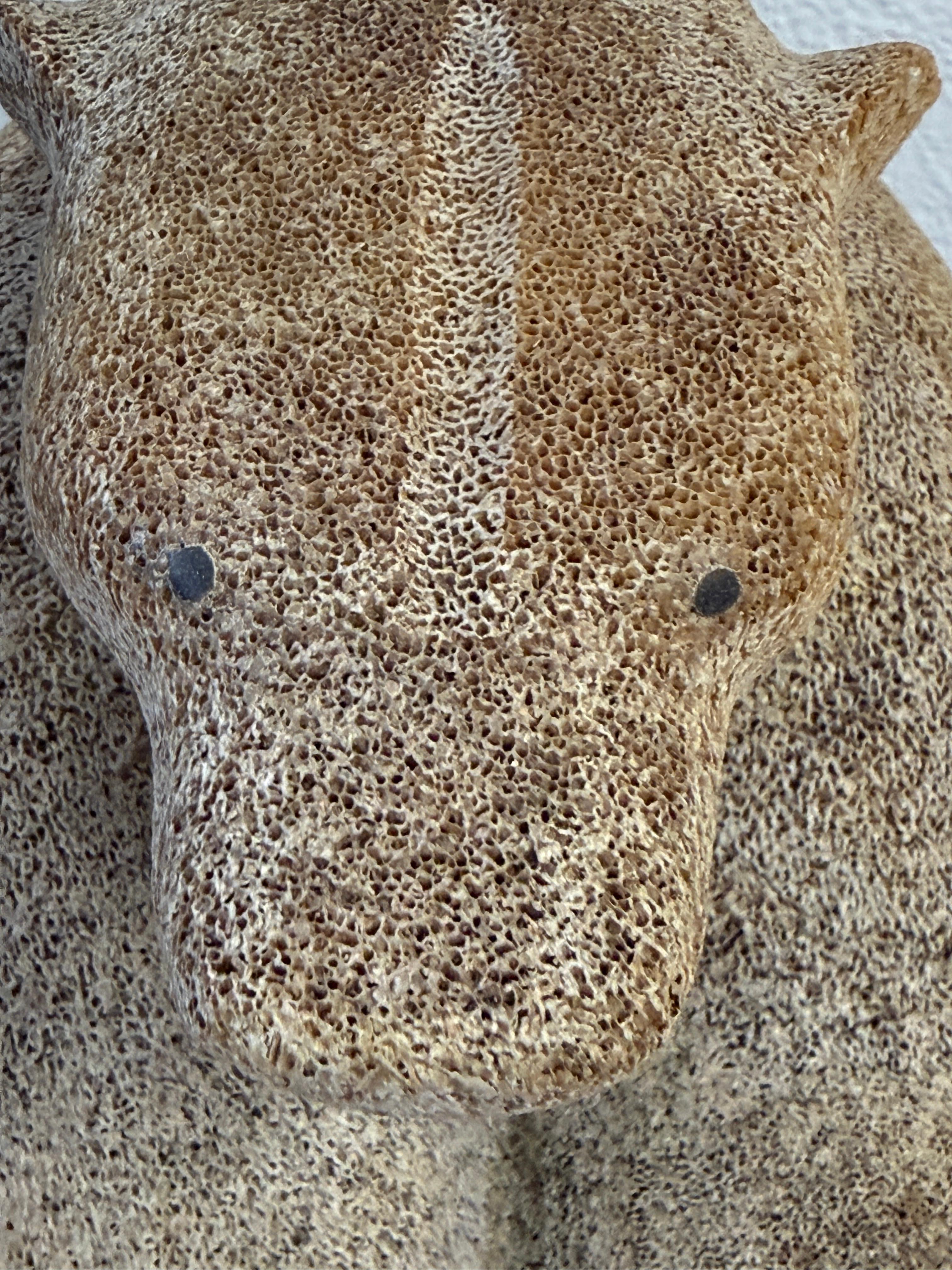 Inuit Wilson Oozeva Carving of Polar Bear en vente 5