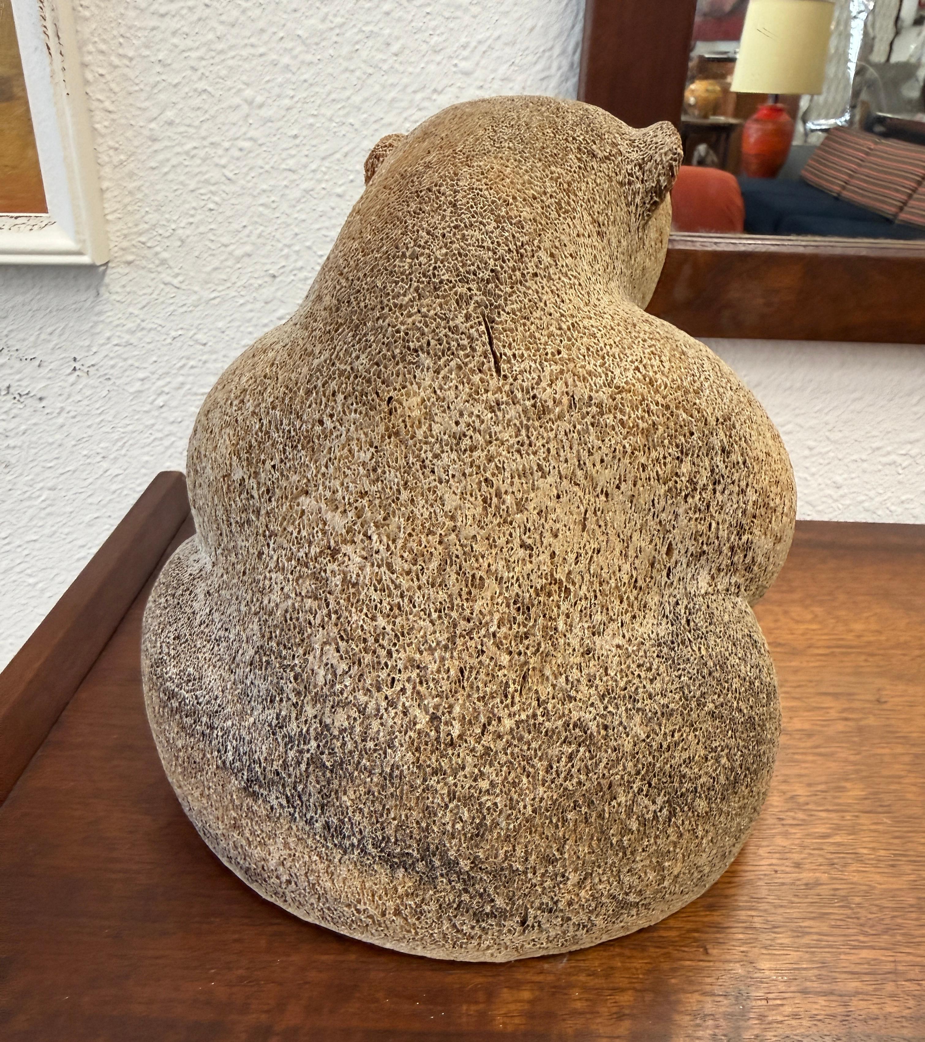 Américain Inuit Wilson Oozeva Carving of Polar Bear en vente