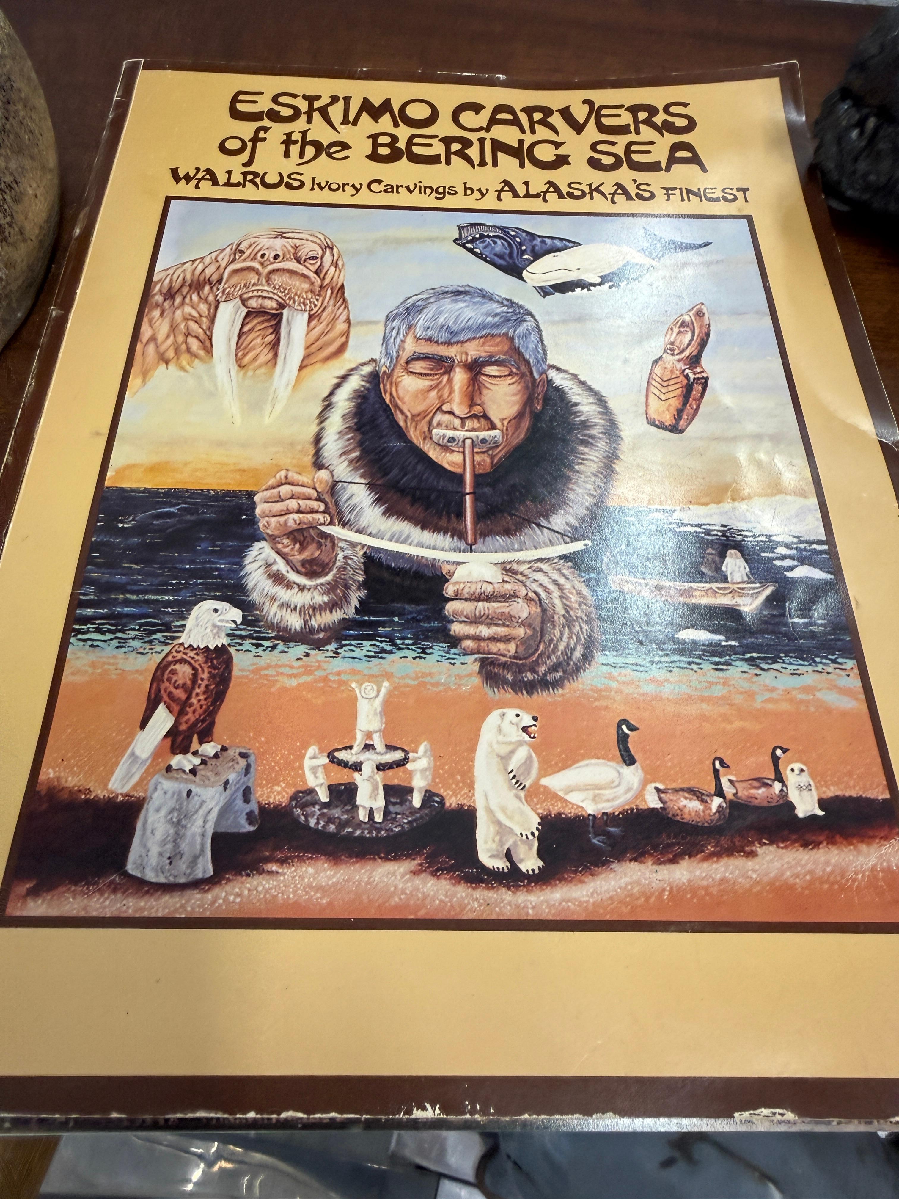 Inuit Wilson Oozeva Carving of Polar Bear en vente 2