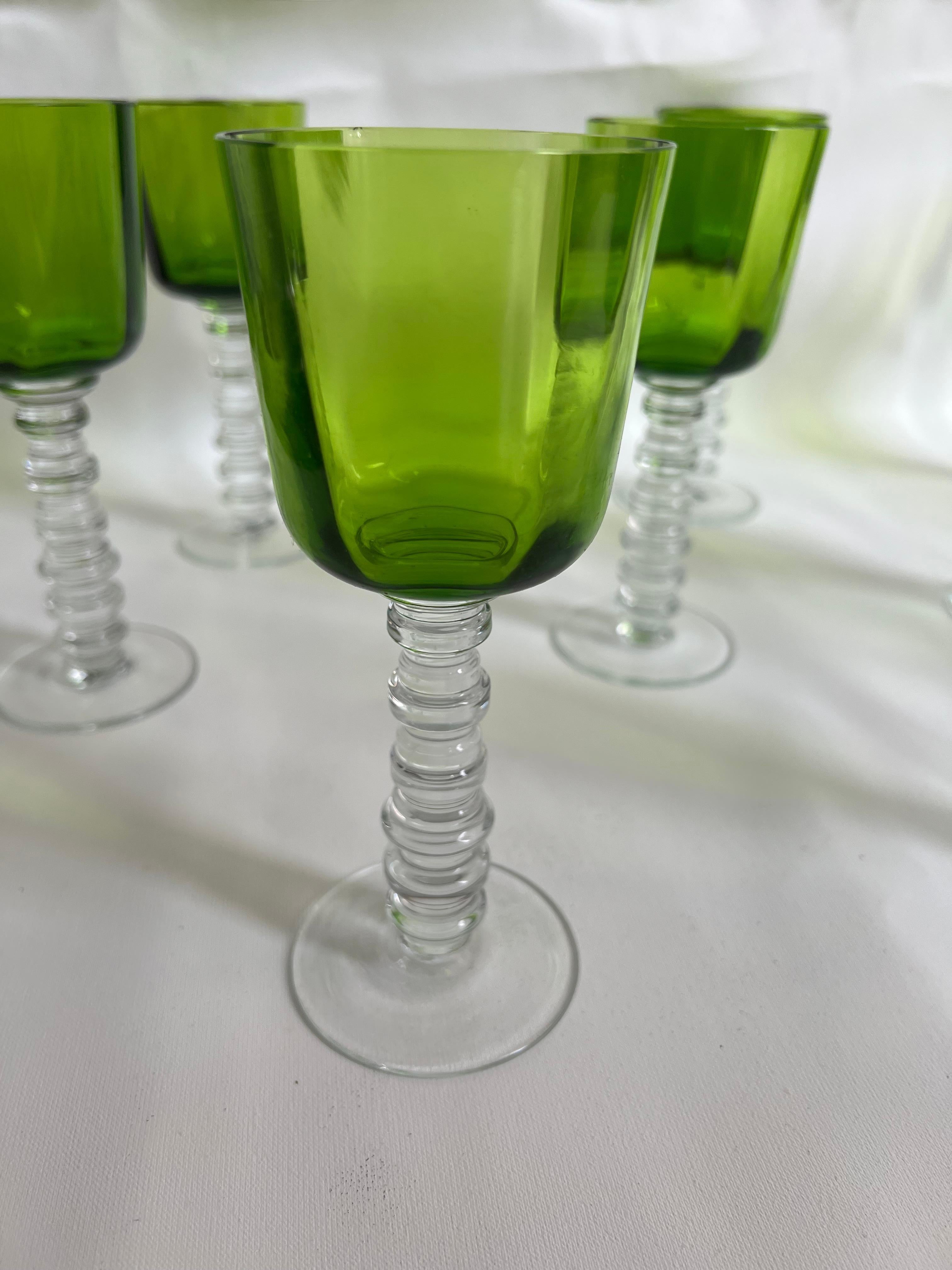 Ensemble inhabituel de 12 verres à vin en cristal  12  Signature : Querandi, année : 1960 en vente 1