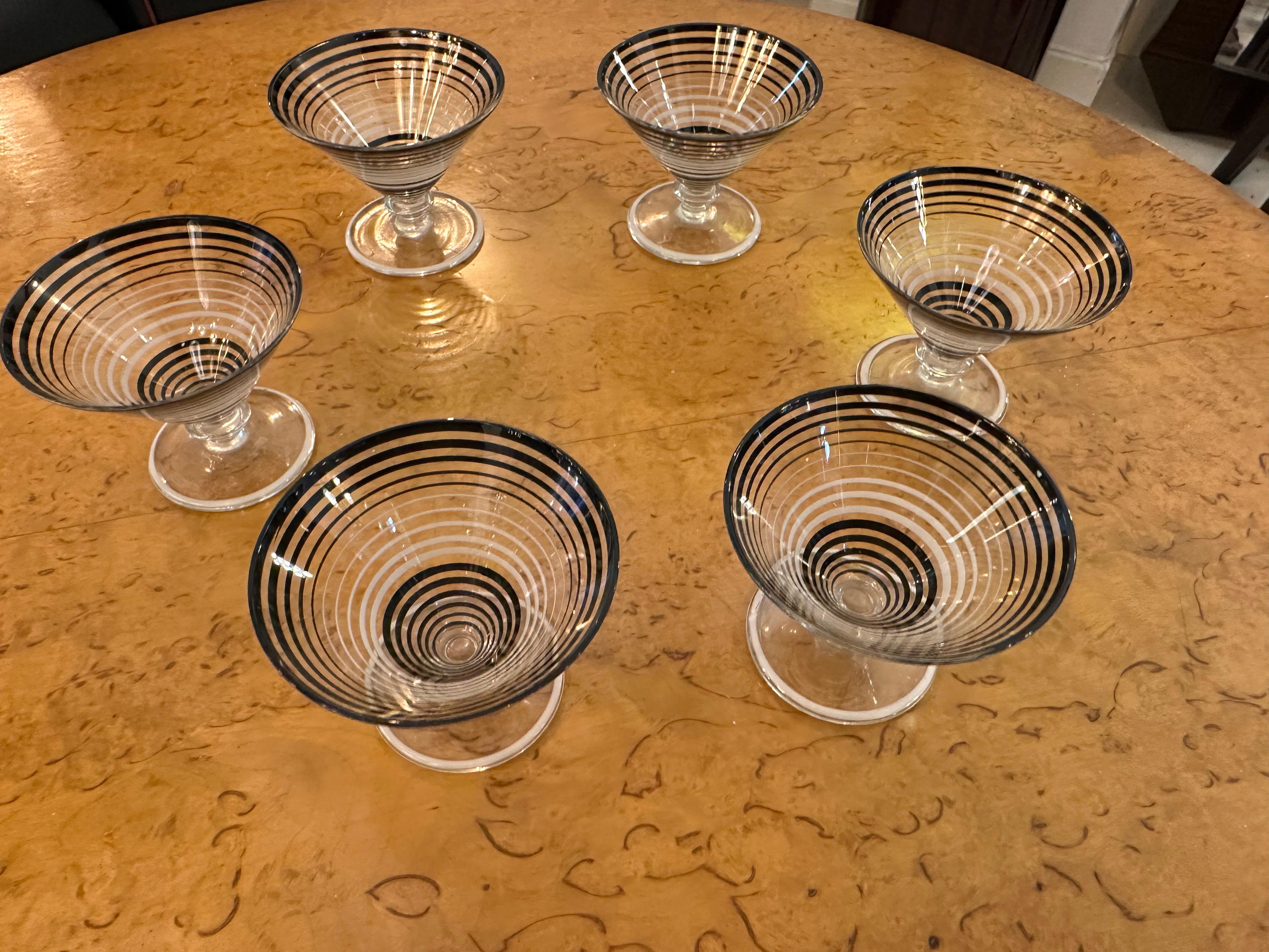 Ungewöhnliches 6-Glas-Likörglas in Kristall und Krug, signiert: hergestellt in der Tschechischen Slowakei im Angebot 9