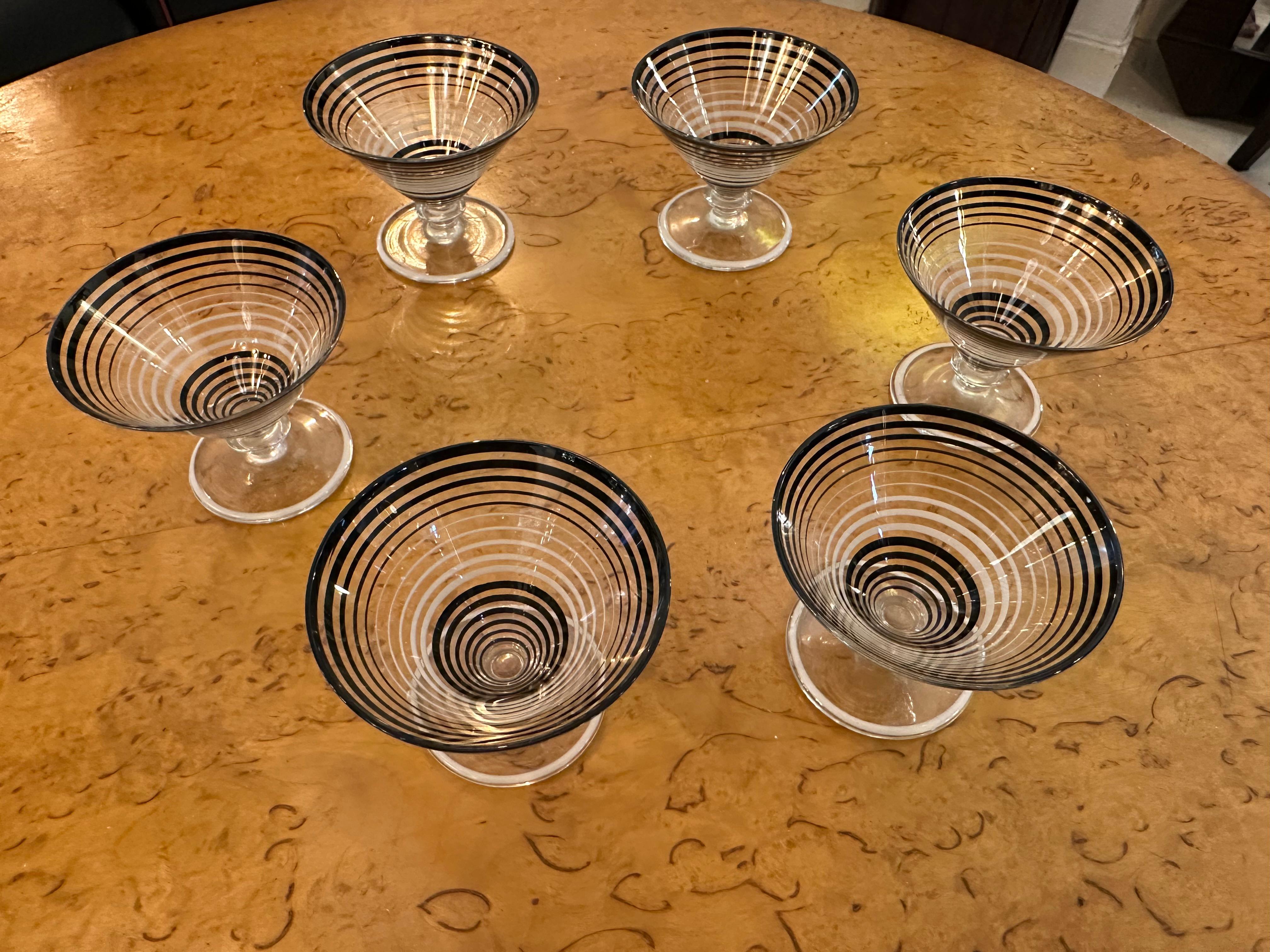 Ungewöhnliches 6-Glas-Likörglas in Kristall und Krug, signiert: hergestellt in der Tschechischen Slowakei im Angebot 10