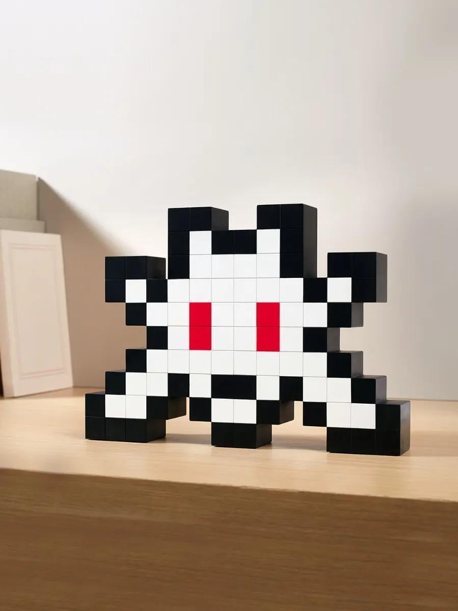 Invader
3D Little Big Space
Painted Cast Vinyl
11 x 7.8 x 1.6

- Two-sided 3D sculpture
- Dimensions: 28 x 20 x 4cm / 11 x 7.8 x 1.6’’
- Material: Vinyl
- Comes nestled in a sleek magnetic box

Invader has become internationally known for his