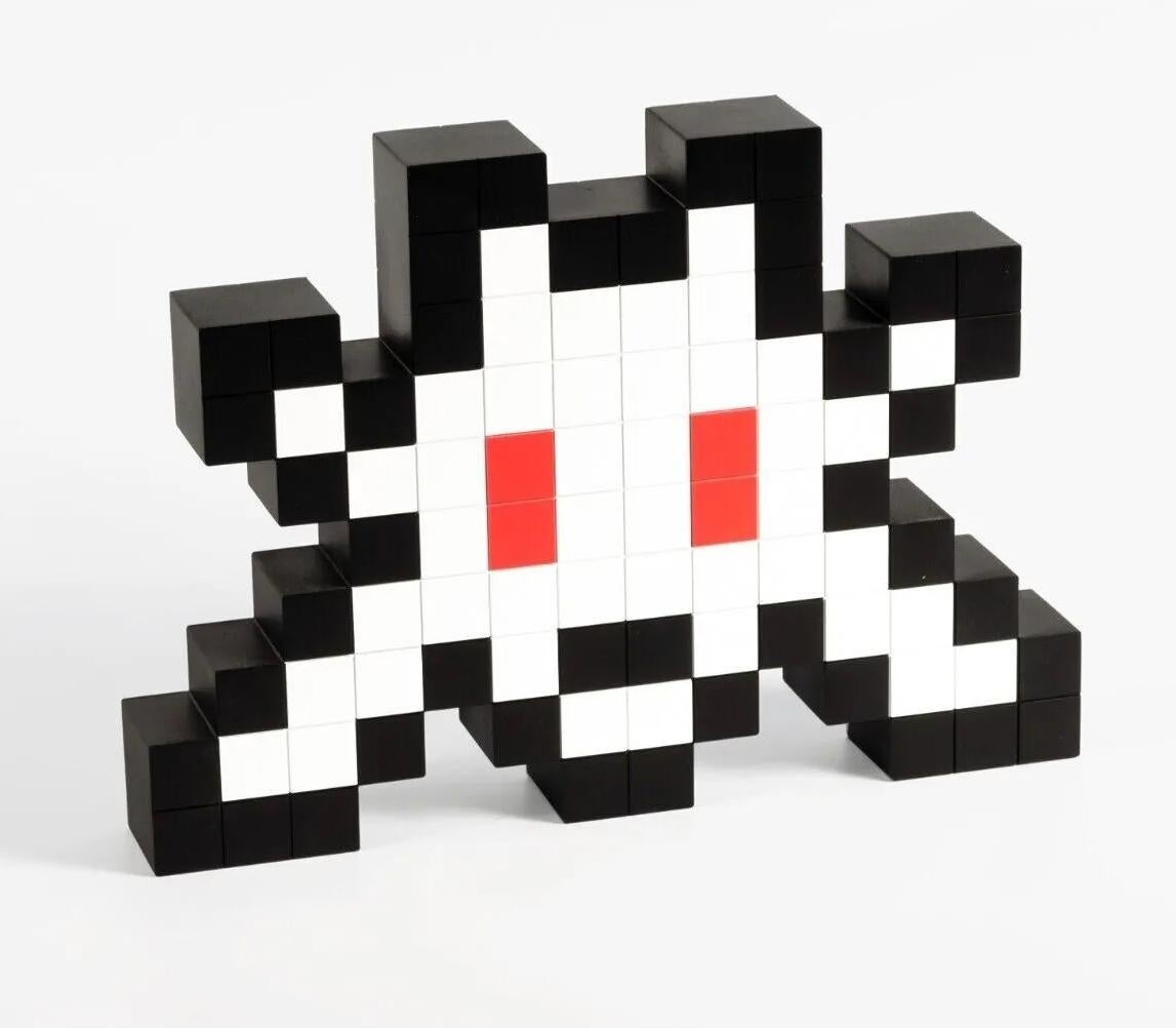 Artist:  Invader
Title:  3D Little Big Space
Release Date:  2022
Medium: 3D Little Big Space Vinyl Sculpture Musart
Condition:  Brand new - SEALED box.
Size:  11"x 7.8" x 1.6"
Each piece is numbered and engraved with the signature of the artist on