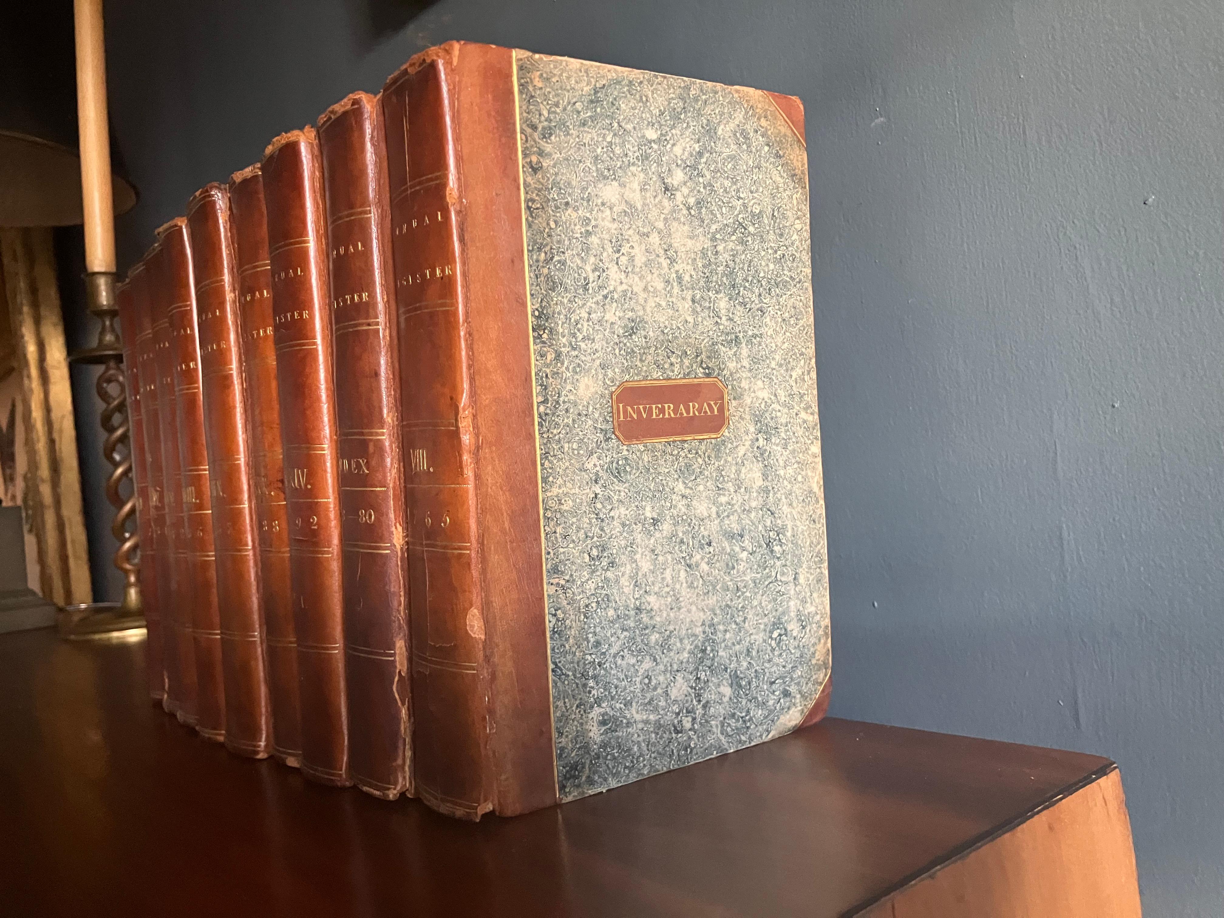 Ensemble inversé de quinze livres reliés en cuir en vente 6