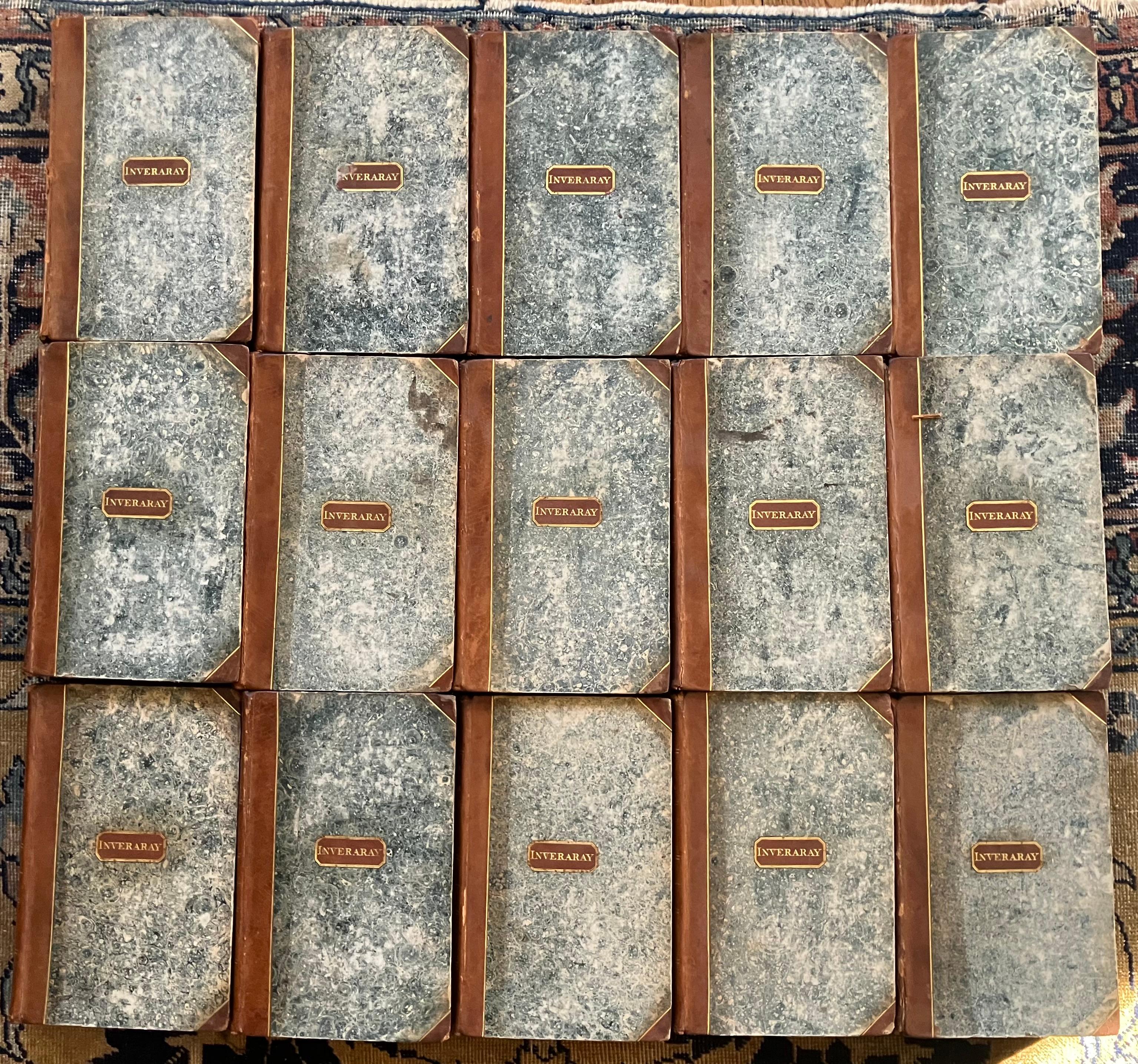 Ensemble de quinze livres reliés en cuir. Le registre annuel ou une vue de l'histoire, de la politique et de la littérature pour l'année comprenant les années  1765-1792 : volume 8, 9, 10, 11, 15, 17, 20, 21, 24, 25, 28, 29, 30, 34, Index, reliure